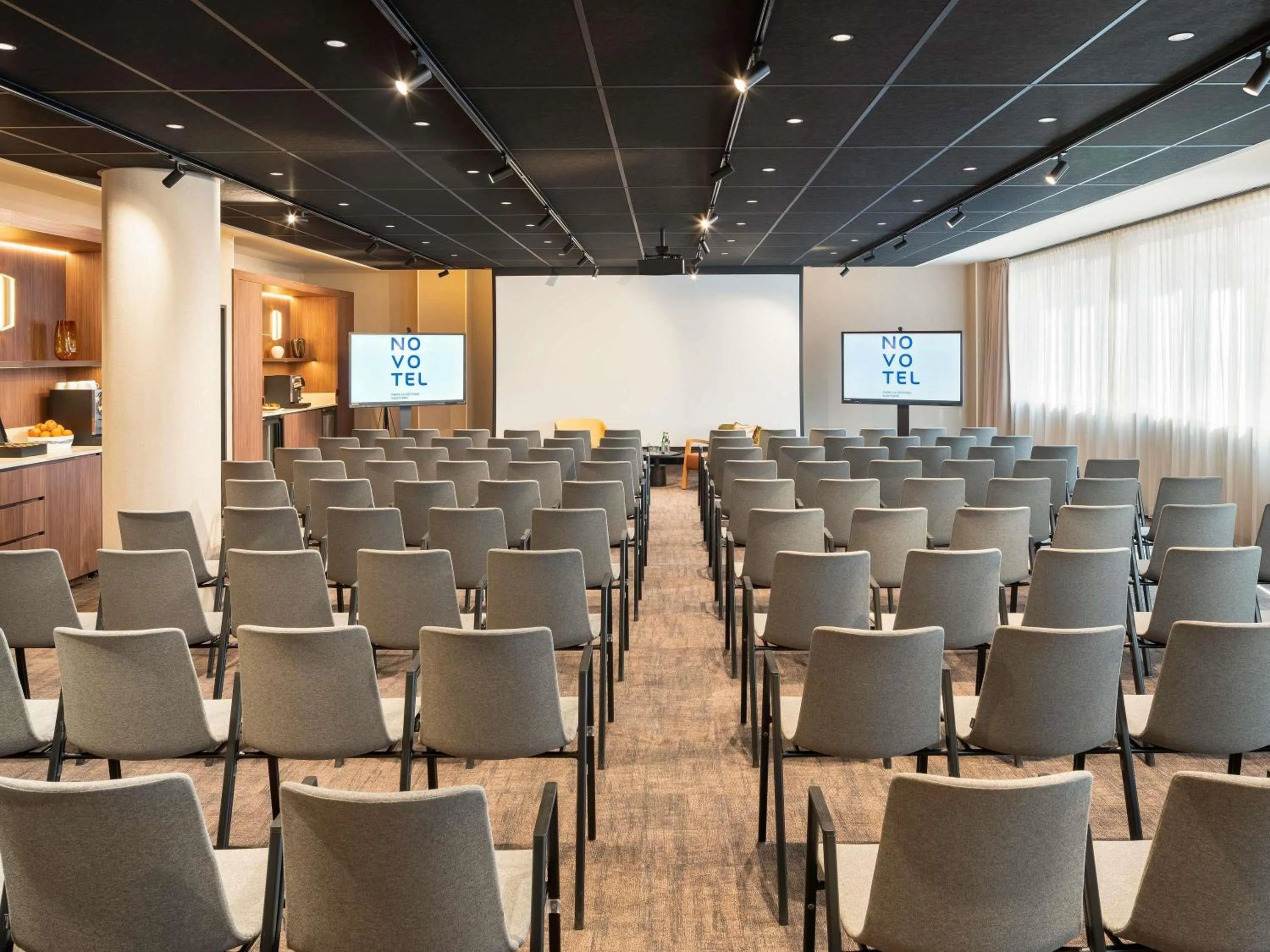 Meeting/conference room in Novotel Paris La Défense Nanterre