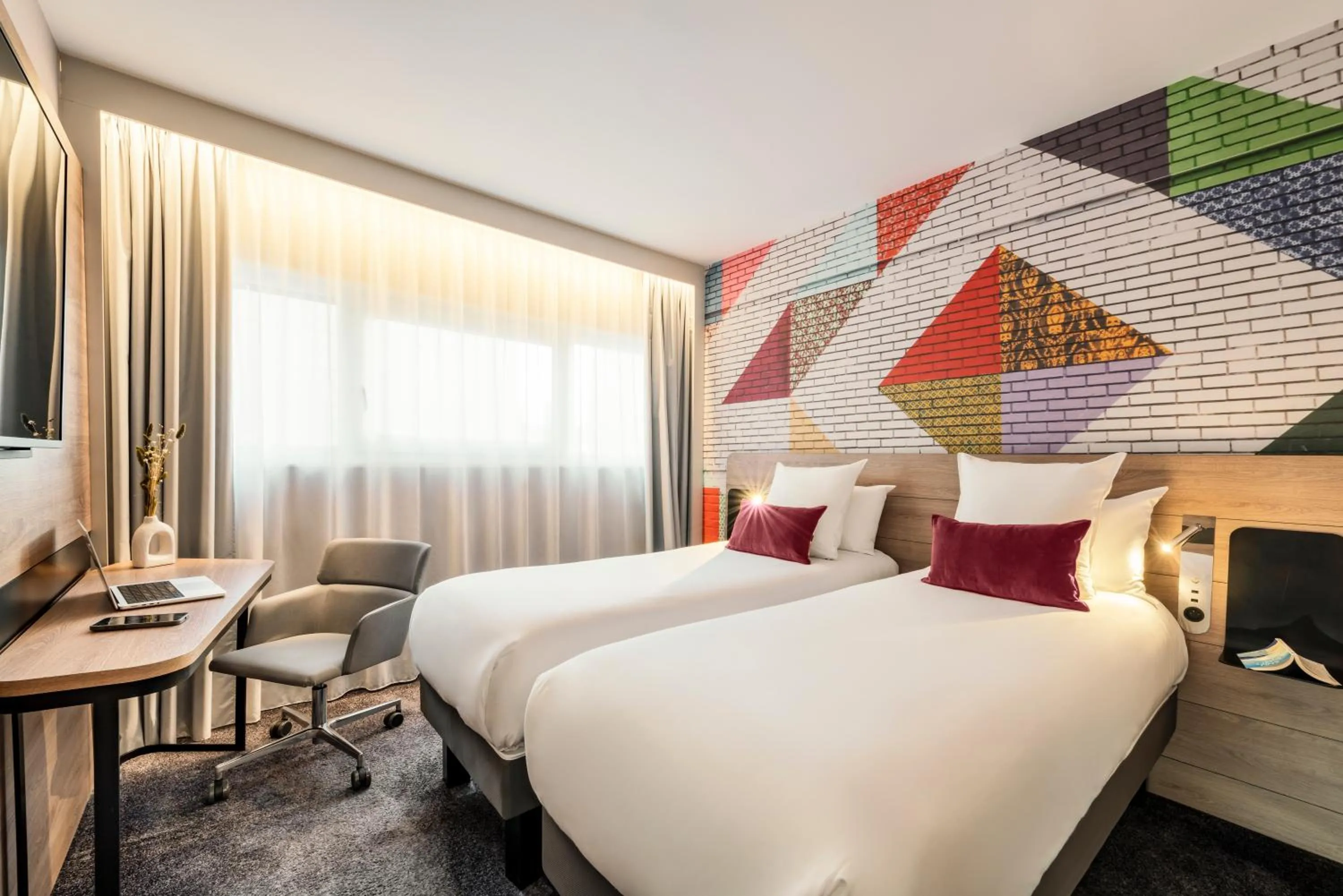 Photo of the whole room, Bed in Novotel Paris La Défense Nanterre