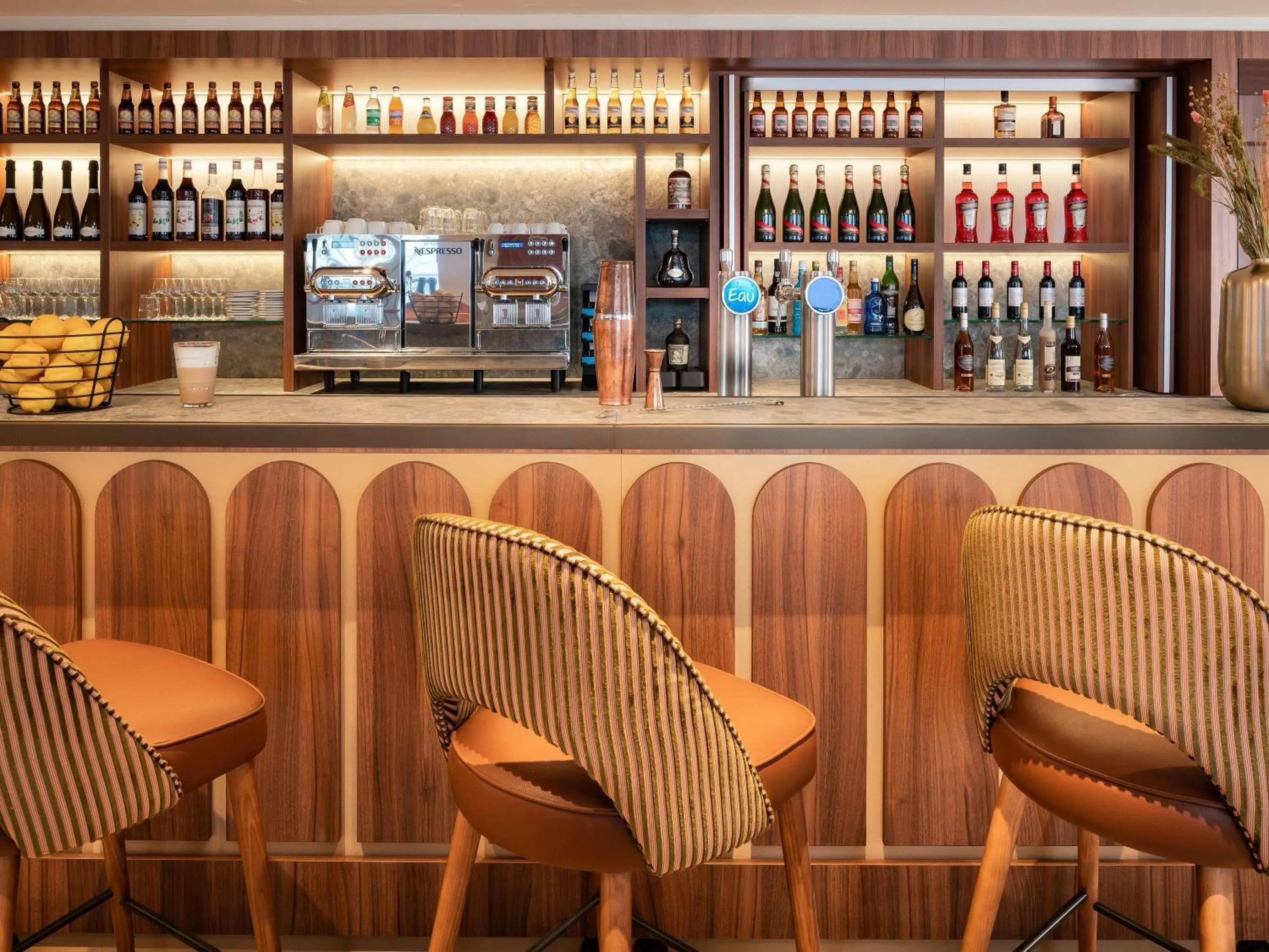 Lounge or bar in Novotel Paris La Défense Nanterre