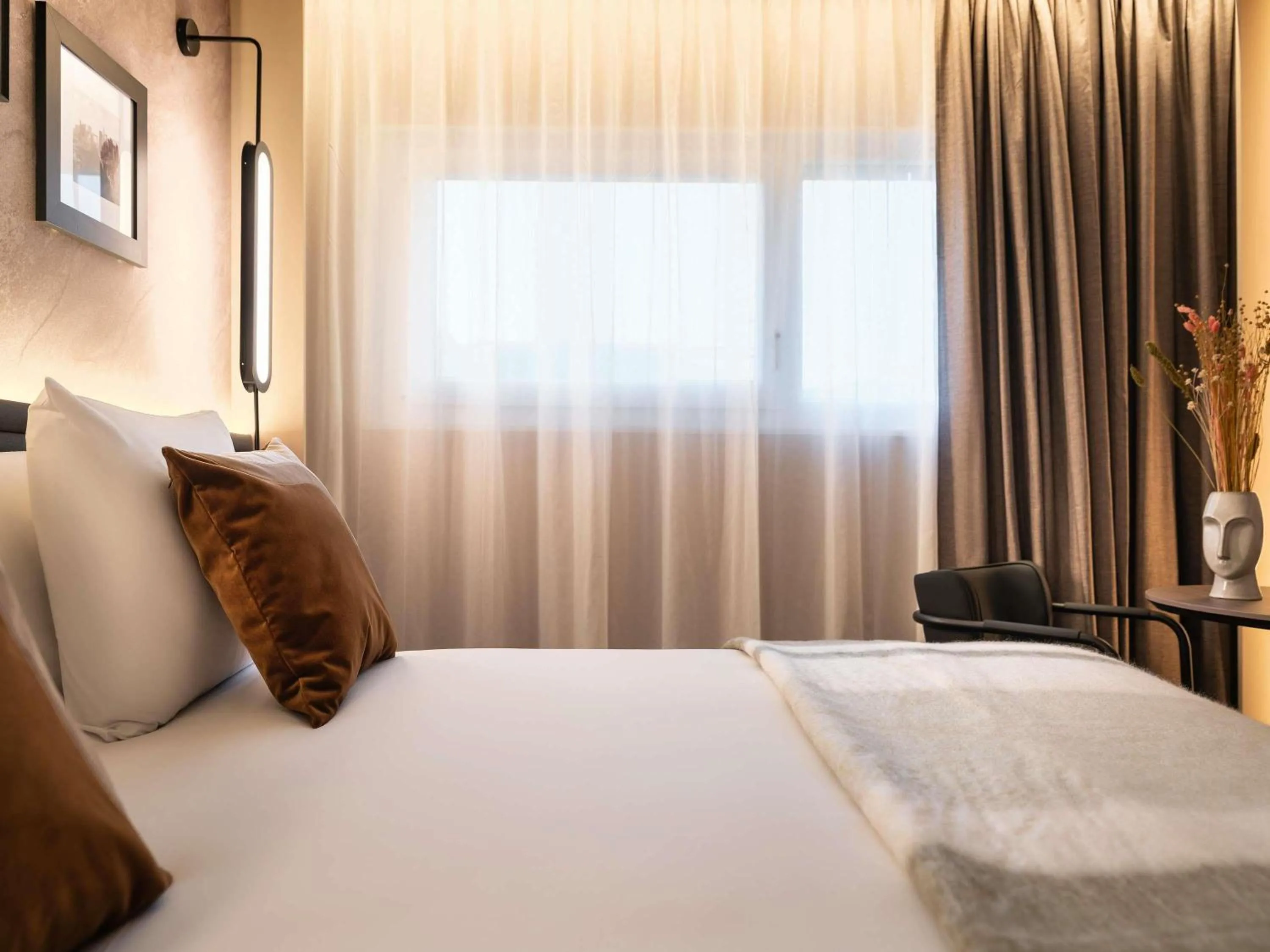 Bedroom, Bed in Novotel Paris La Défense Nanterre