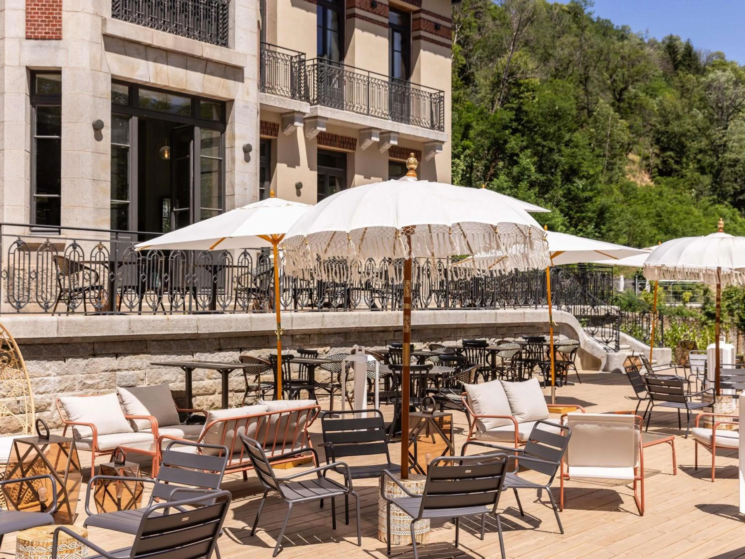 Lounge or bar in Mercure Ax Les Thermes