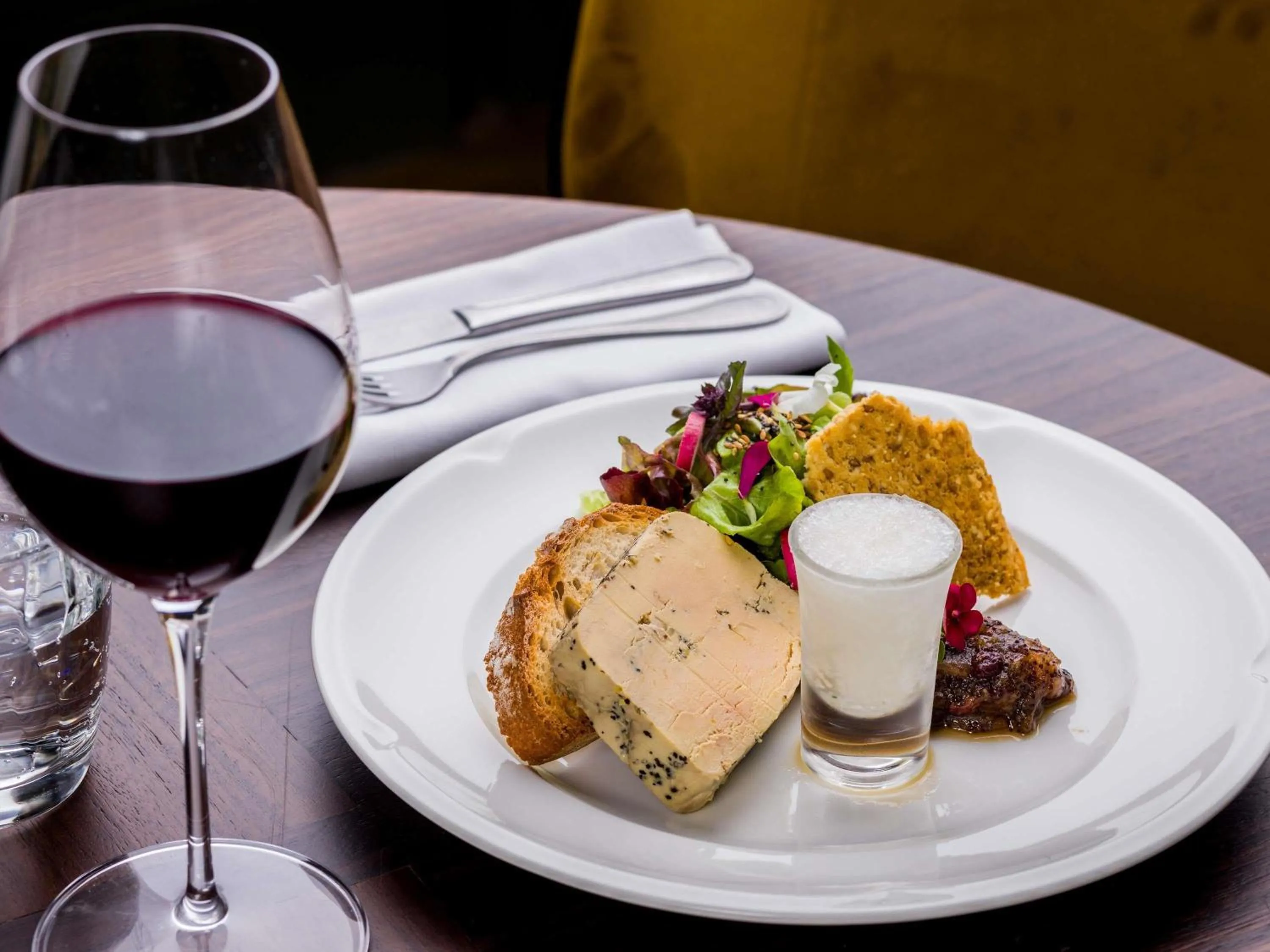 Restaurant/places to eat in Mercure Ax Les Thermes