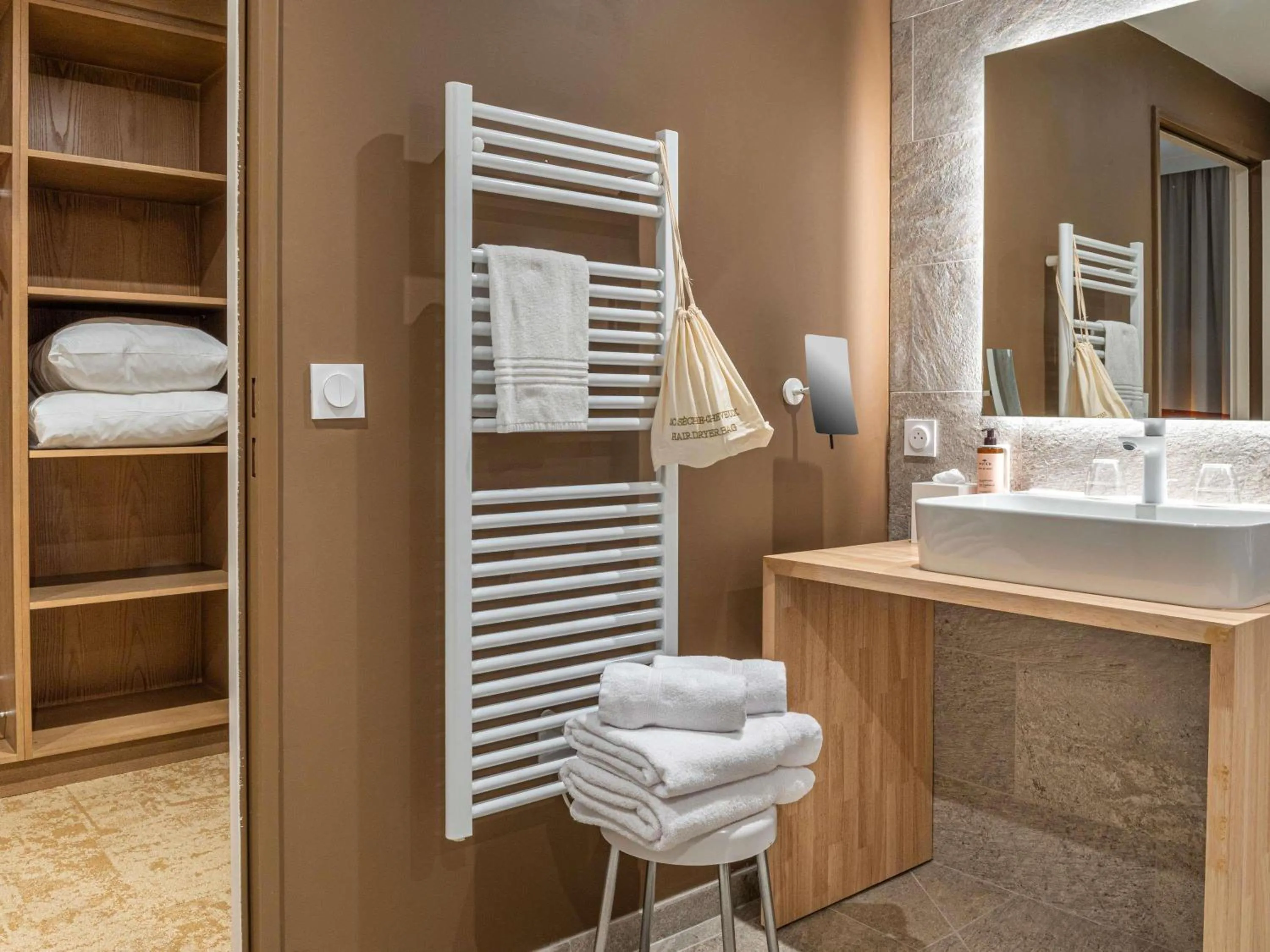 Bedroom in Mercure Ax Les Thermes