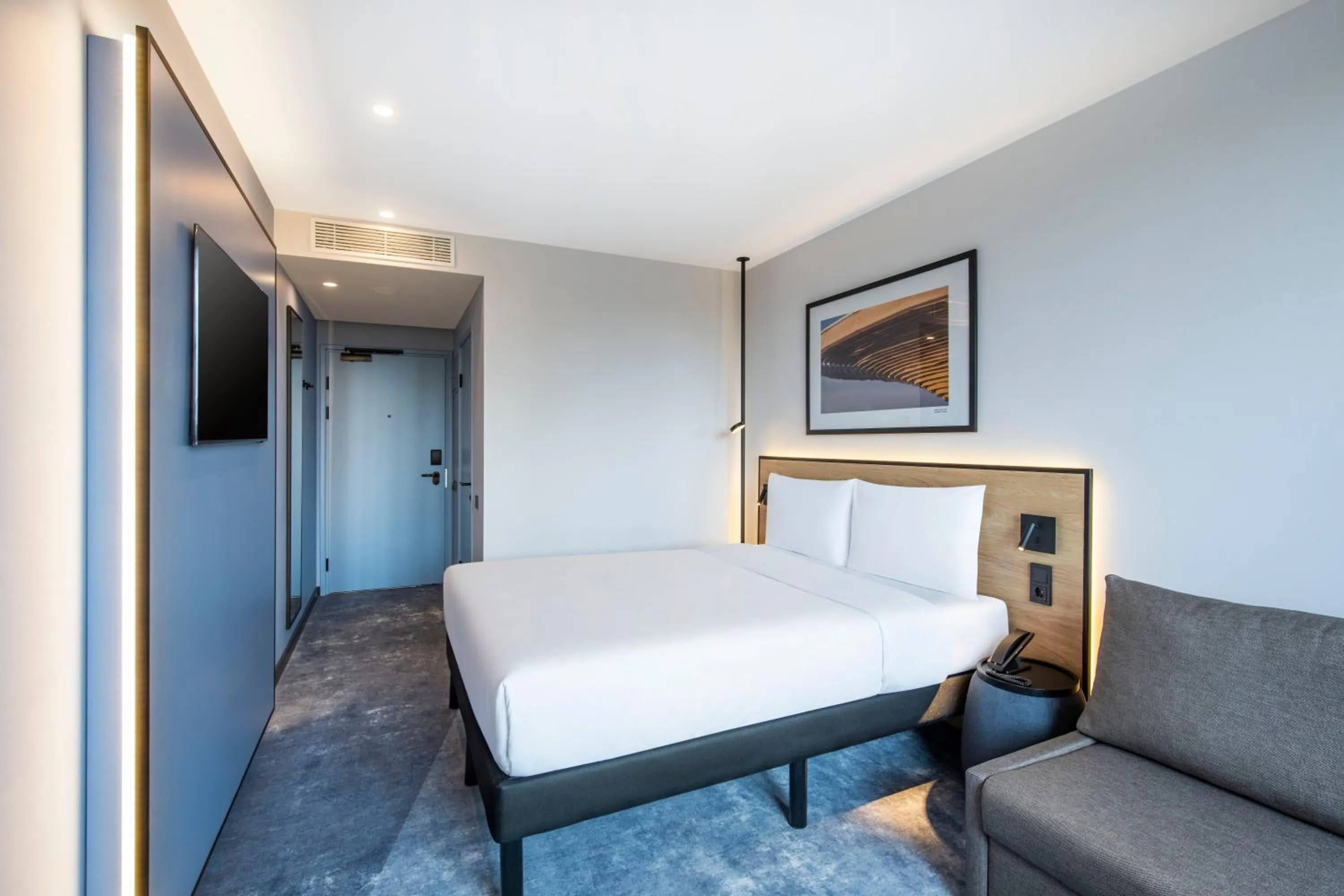 Photo of the whole room, Bed in ibis Tbilisi Airport