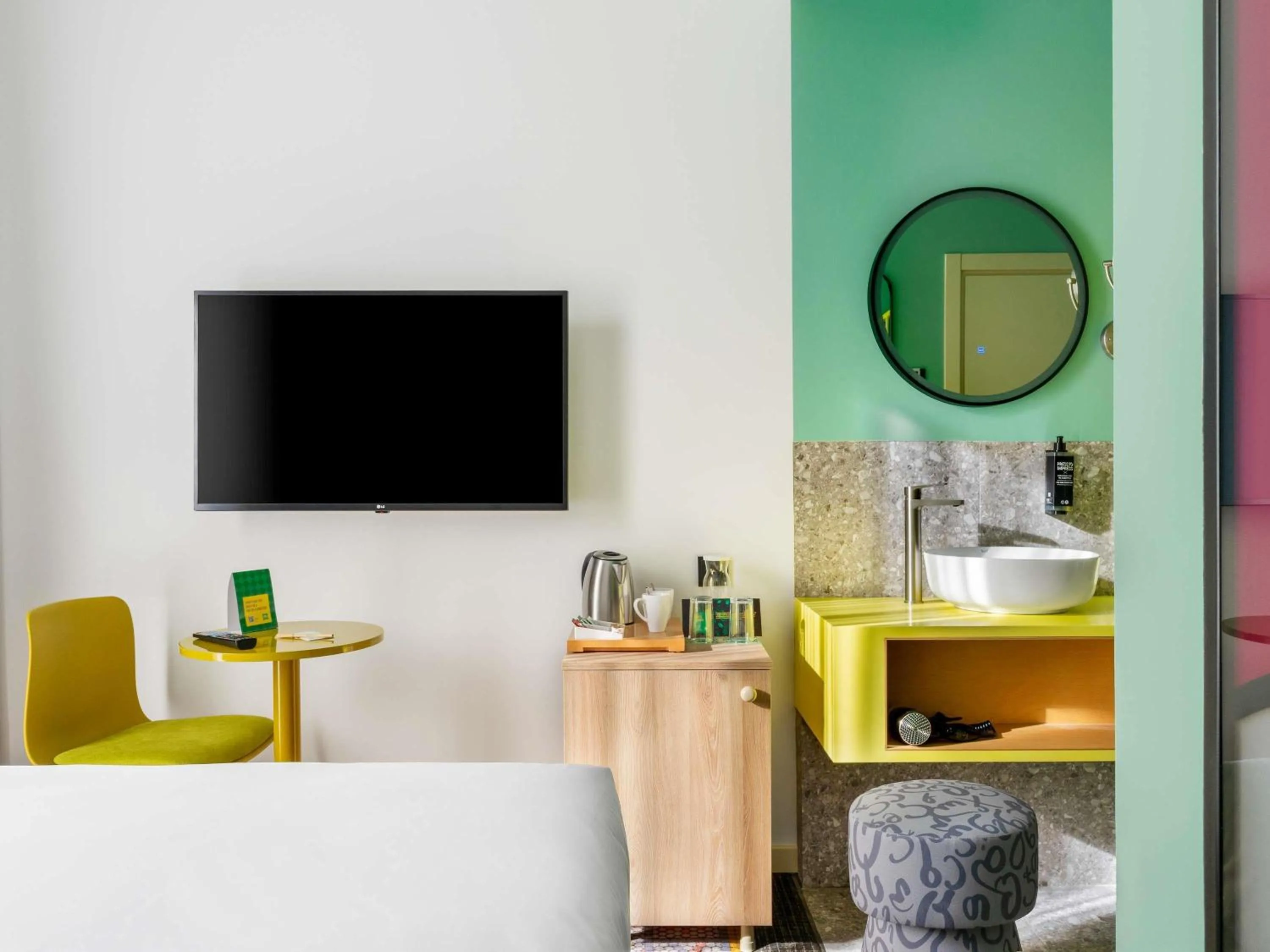 Bedroom in ibis Styles Old Tbilisi