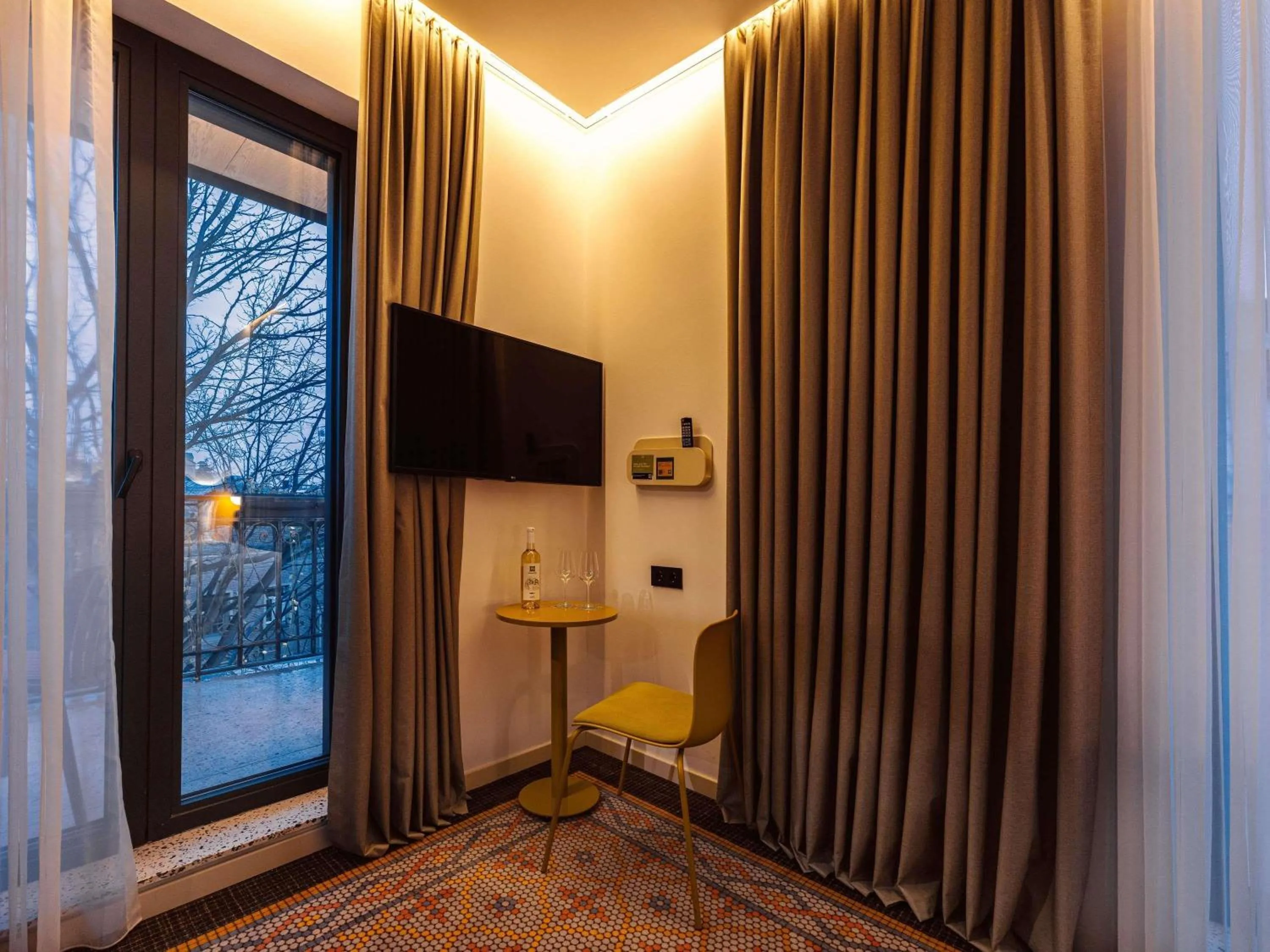 Bedroom in ibis Styles Old Tbilisi