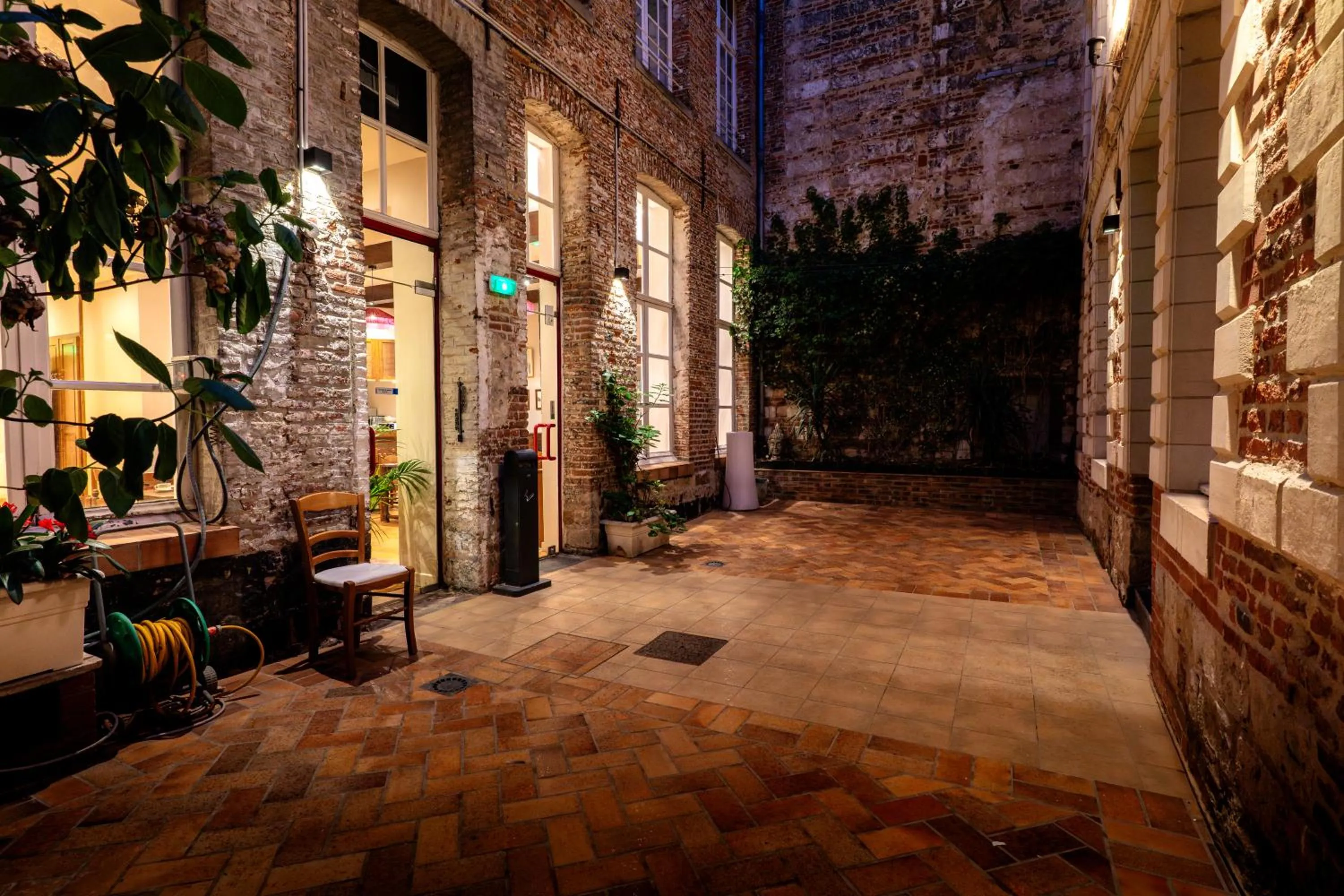 Patio in Hôtel Les Trois Luppars