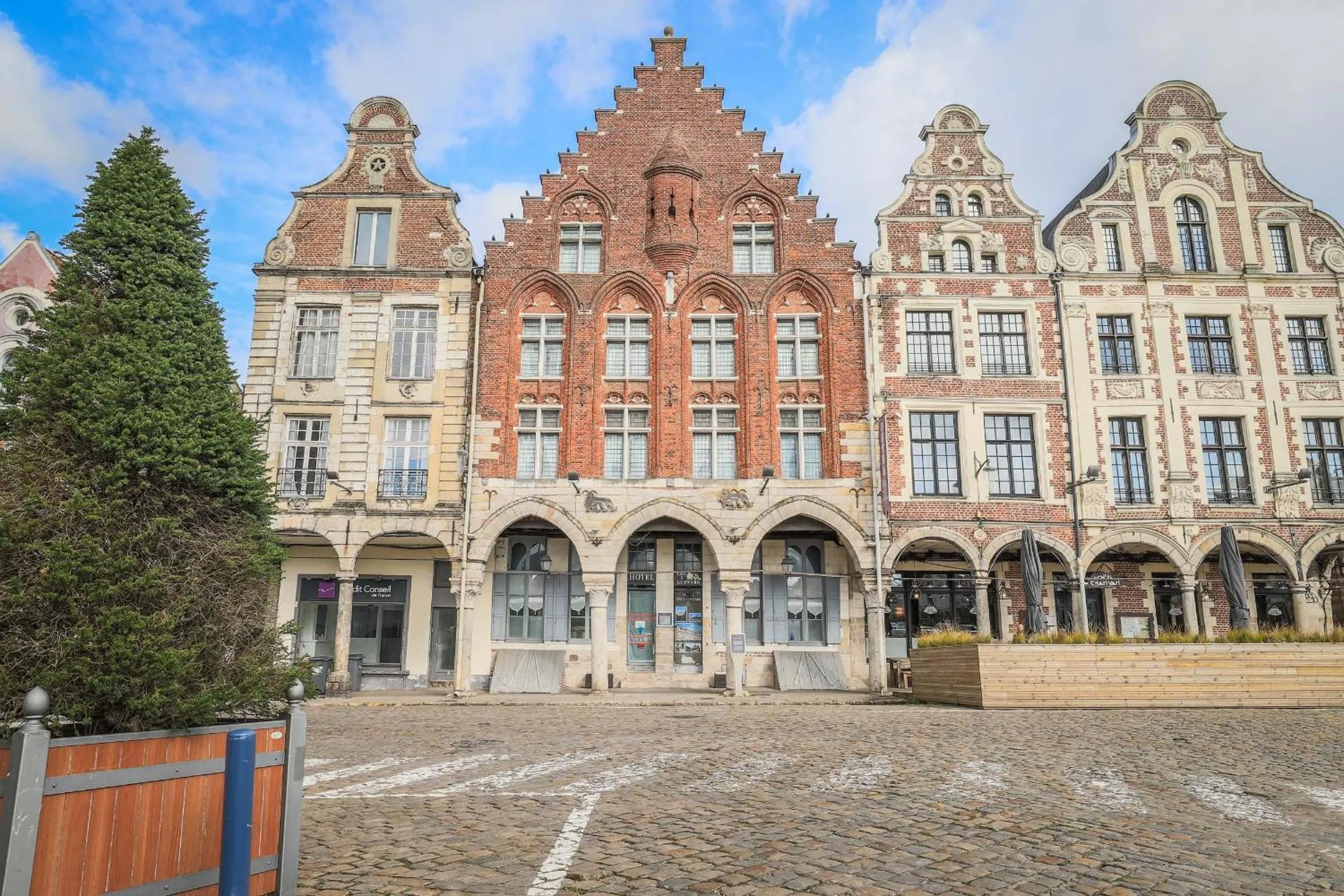 Facade/entrance in Hôtel Les Trois Luppars