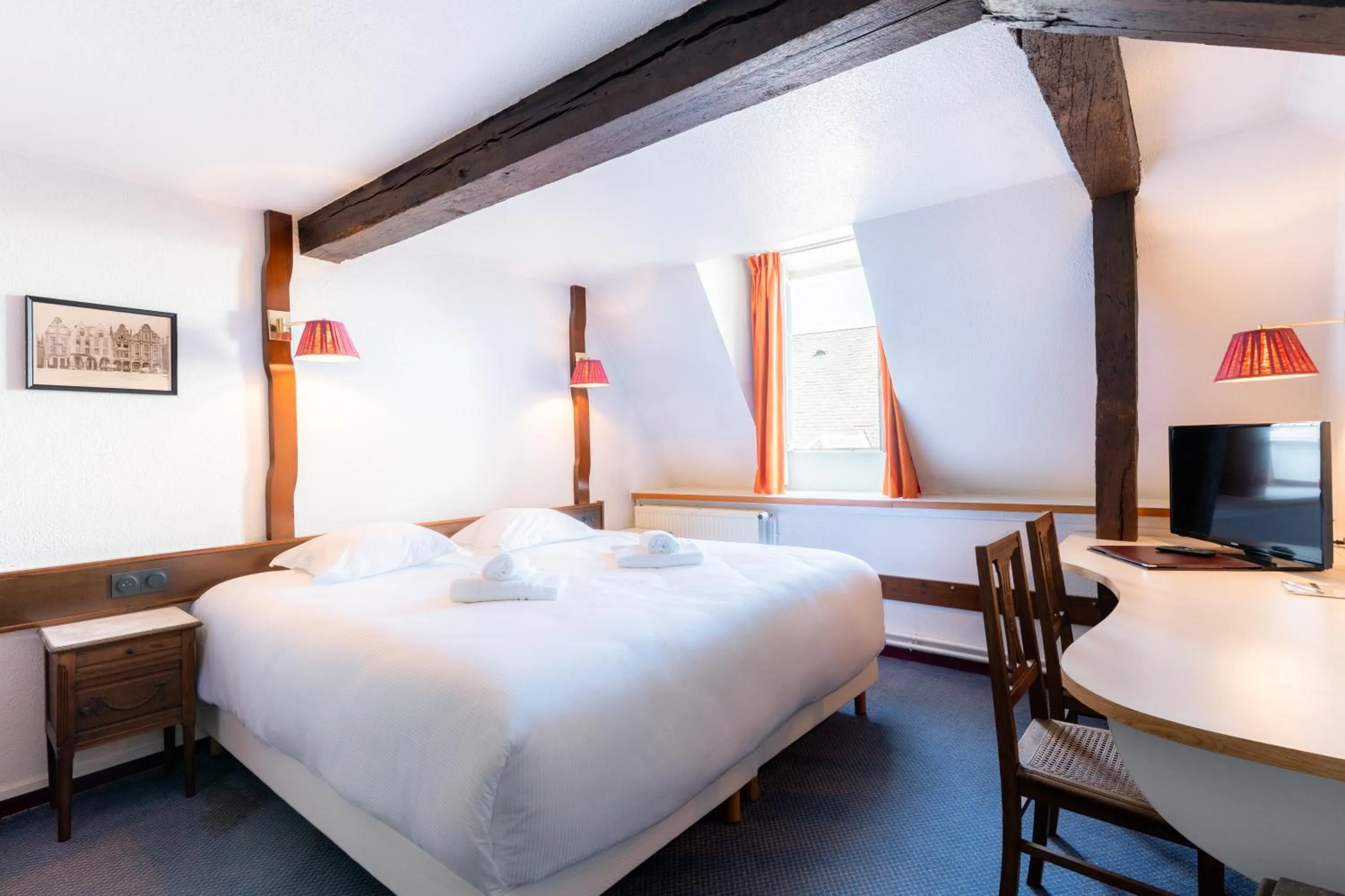 Bedroom, Bed in Hôtel Les Trois Luppars