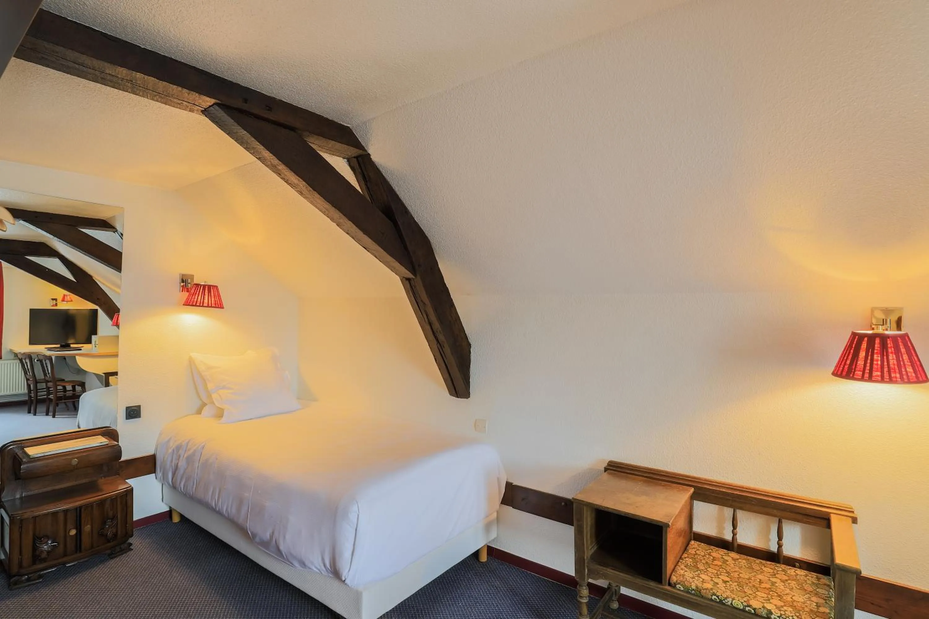 Bedroom, Bed in Hôtel Les Trois Luppars