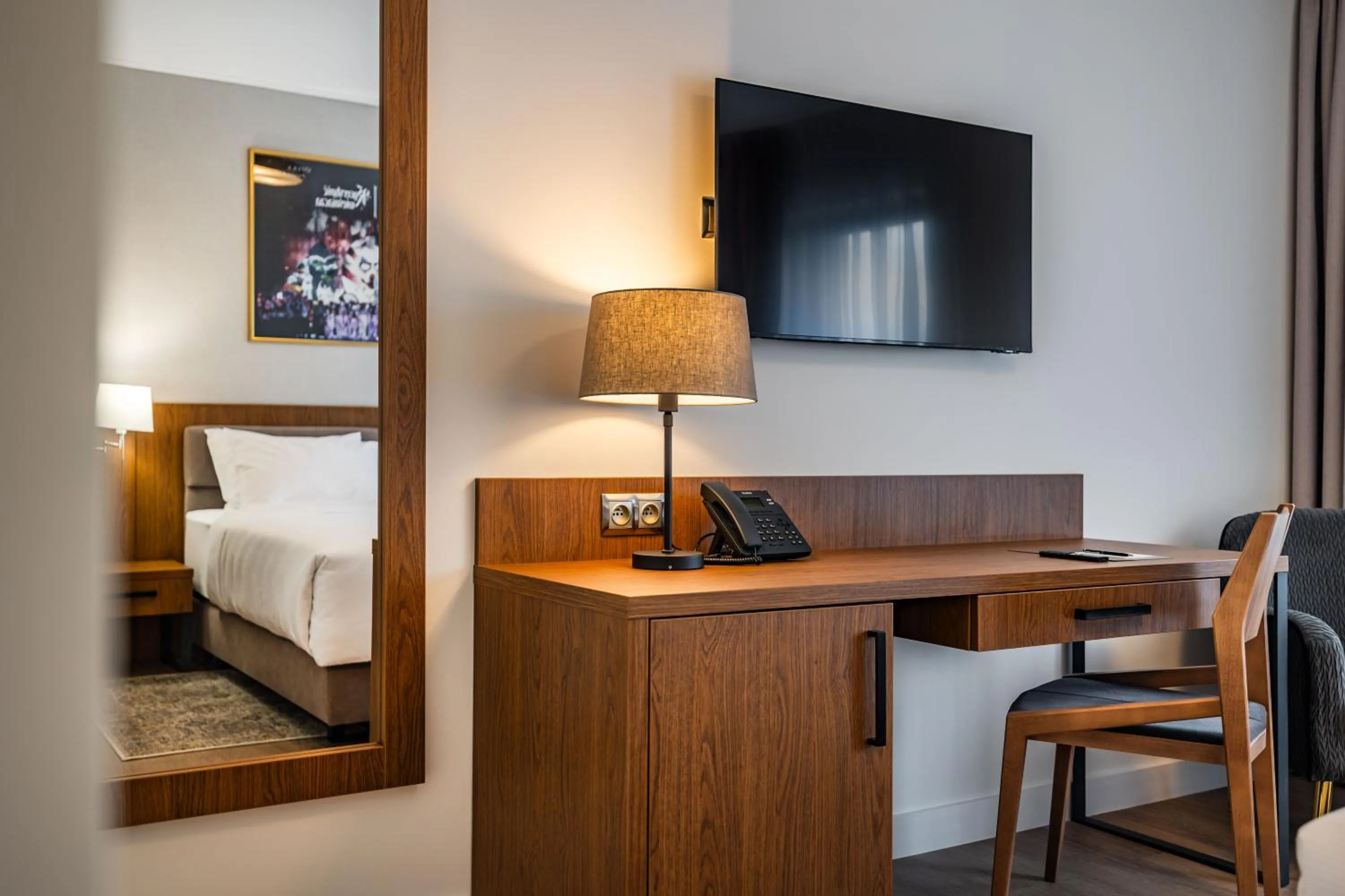 Photo of the whole room, Bed in Hotel Opera