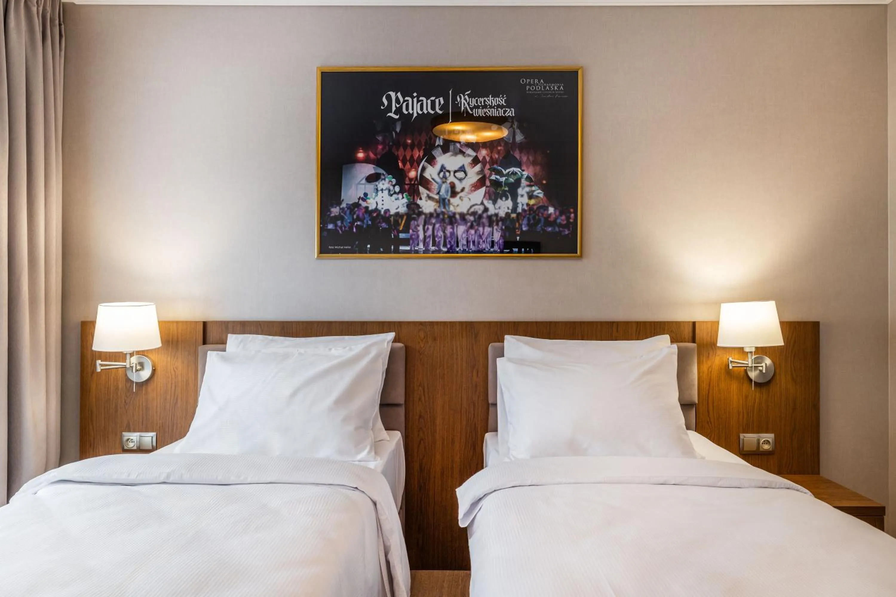 Photo of the whole room, Bed in Hotel Opera