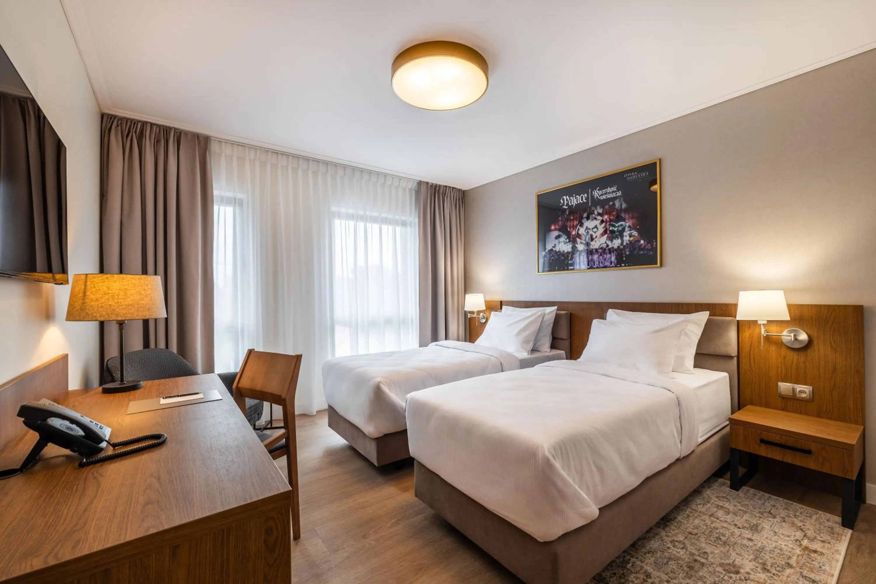 Photo of the whole room, Bed in Hotel Opera