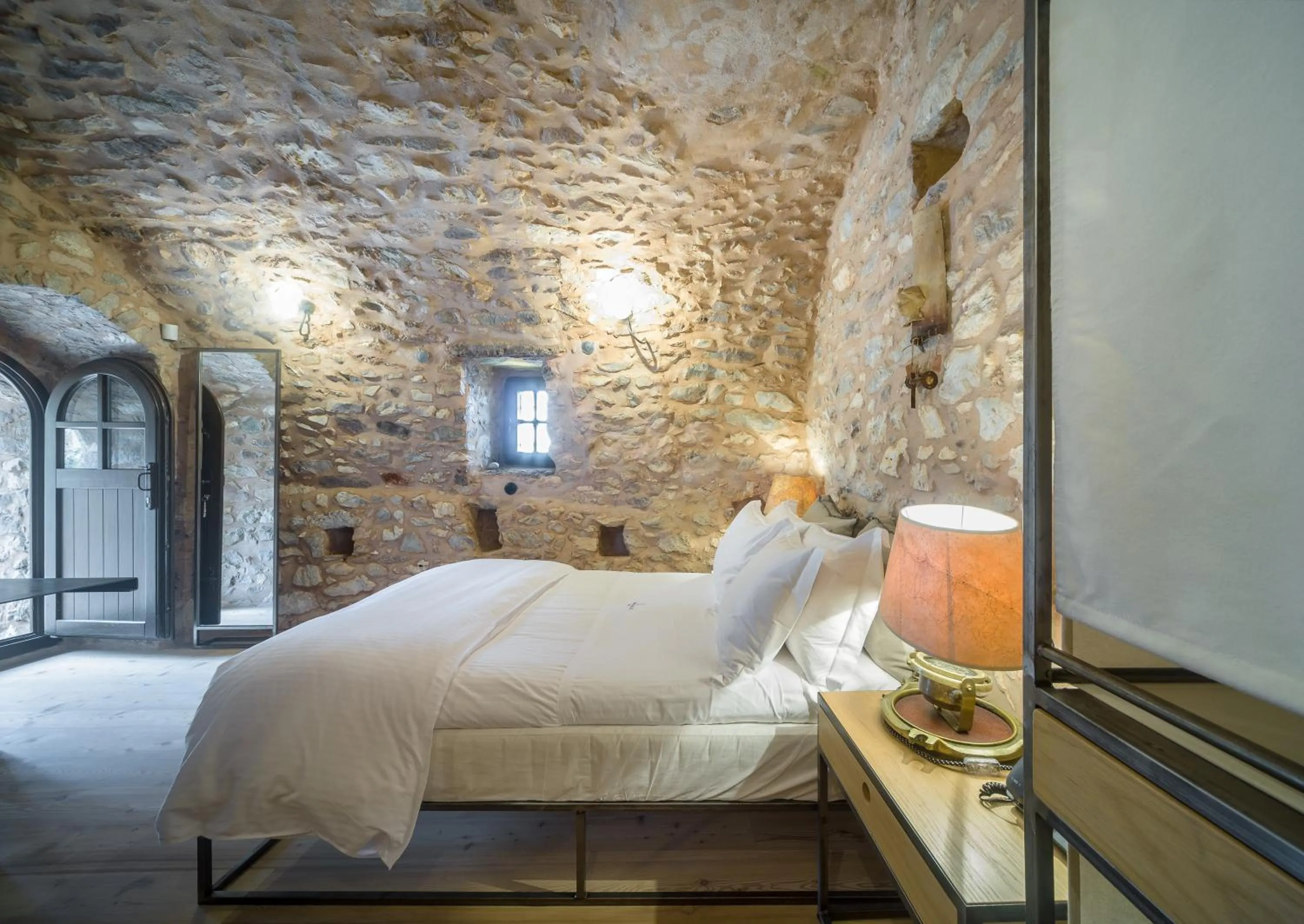 Bedroom, Bed in Tainaron Blue Retreat