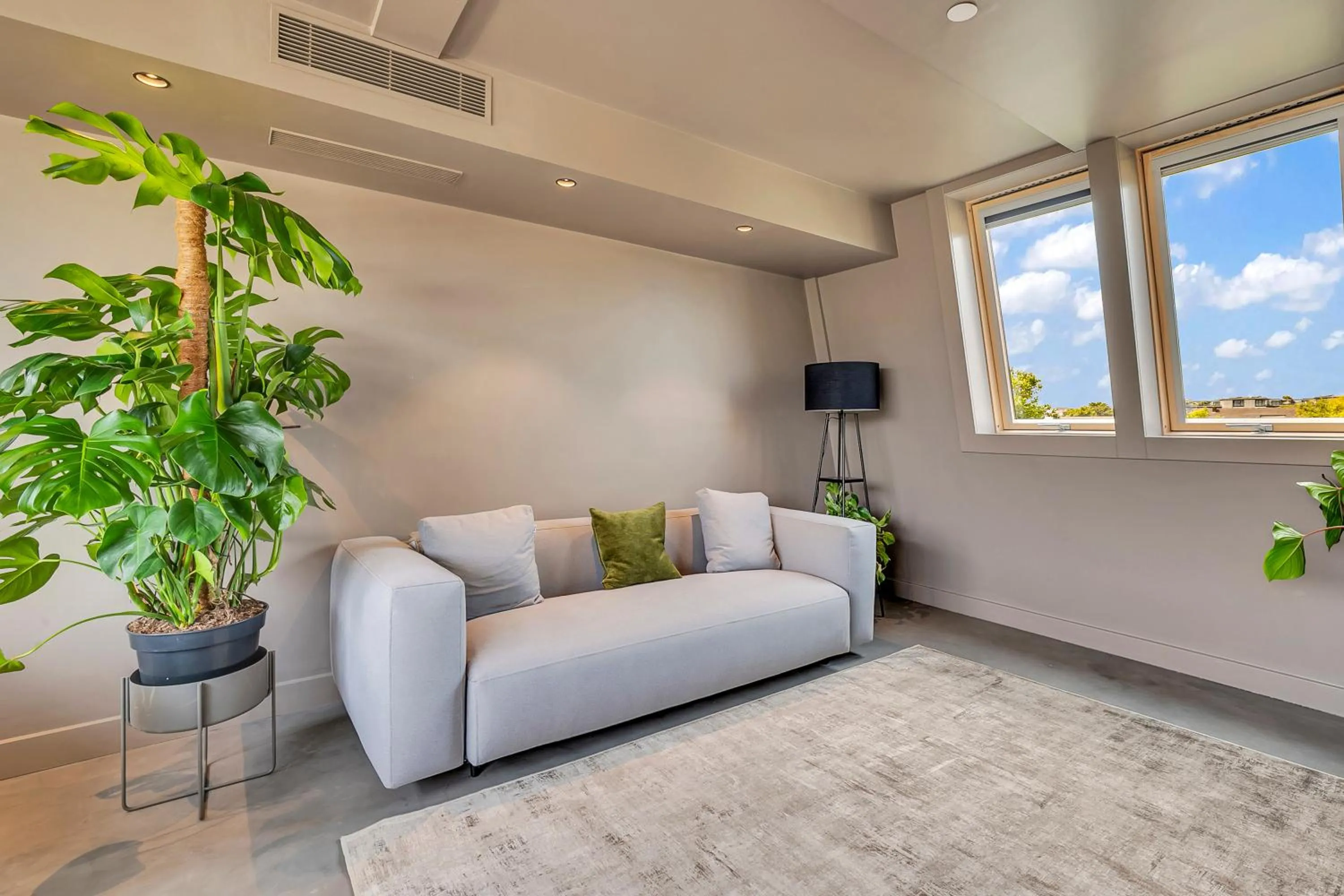 Living room in Kings House Apartments