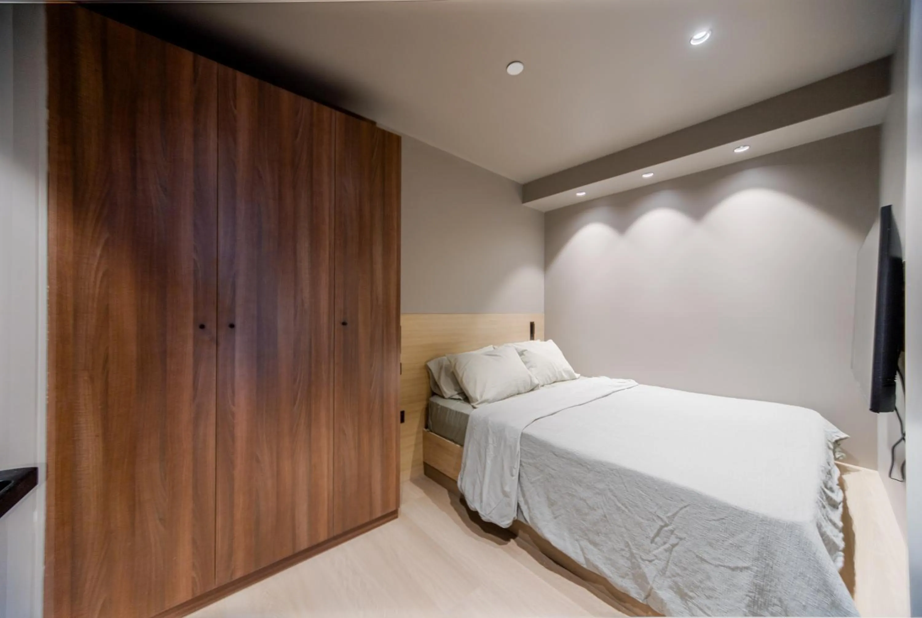 Bed in Kings House Apartments