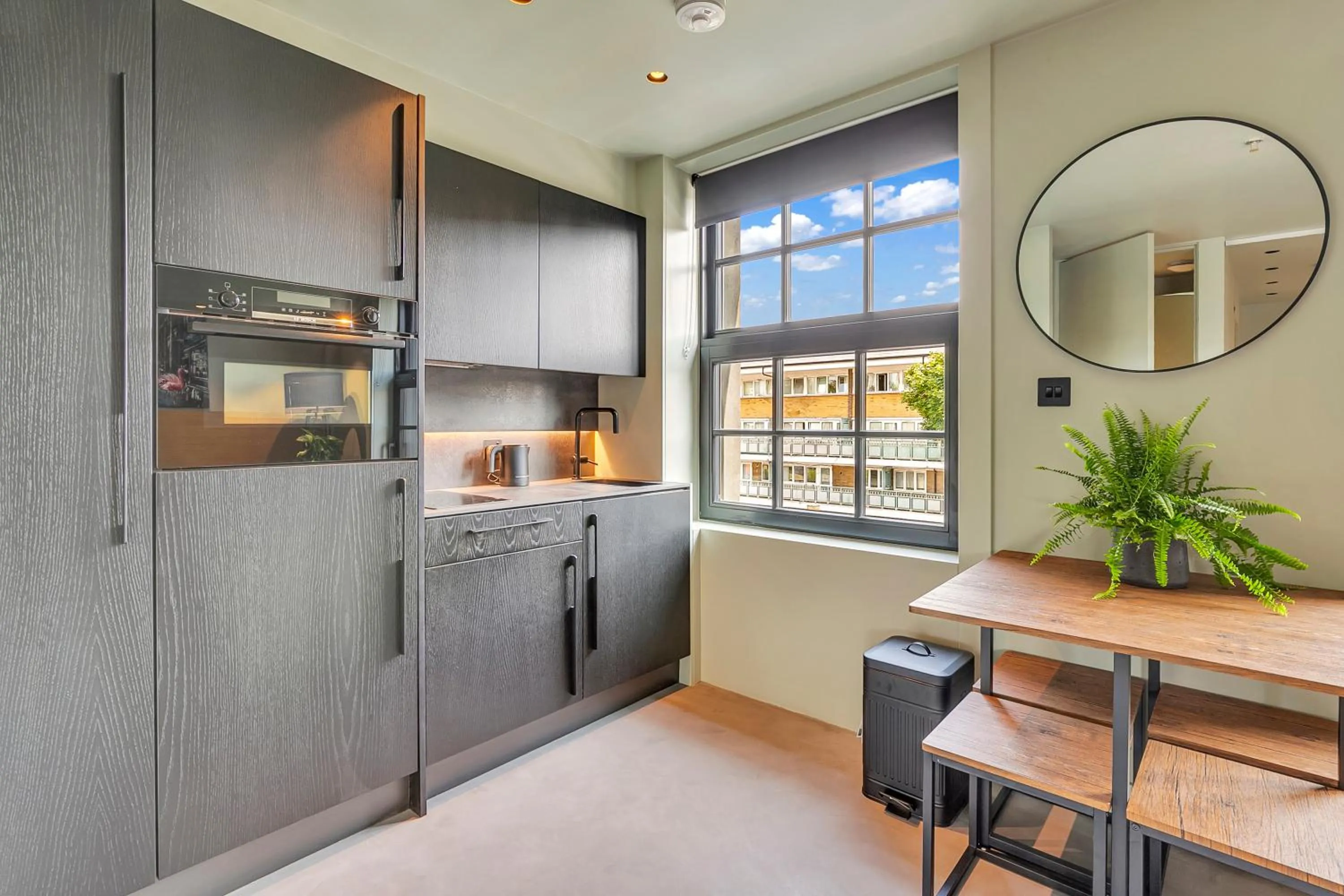 Kitchen or kitchenette in Kings House Apartments