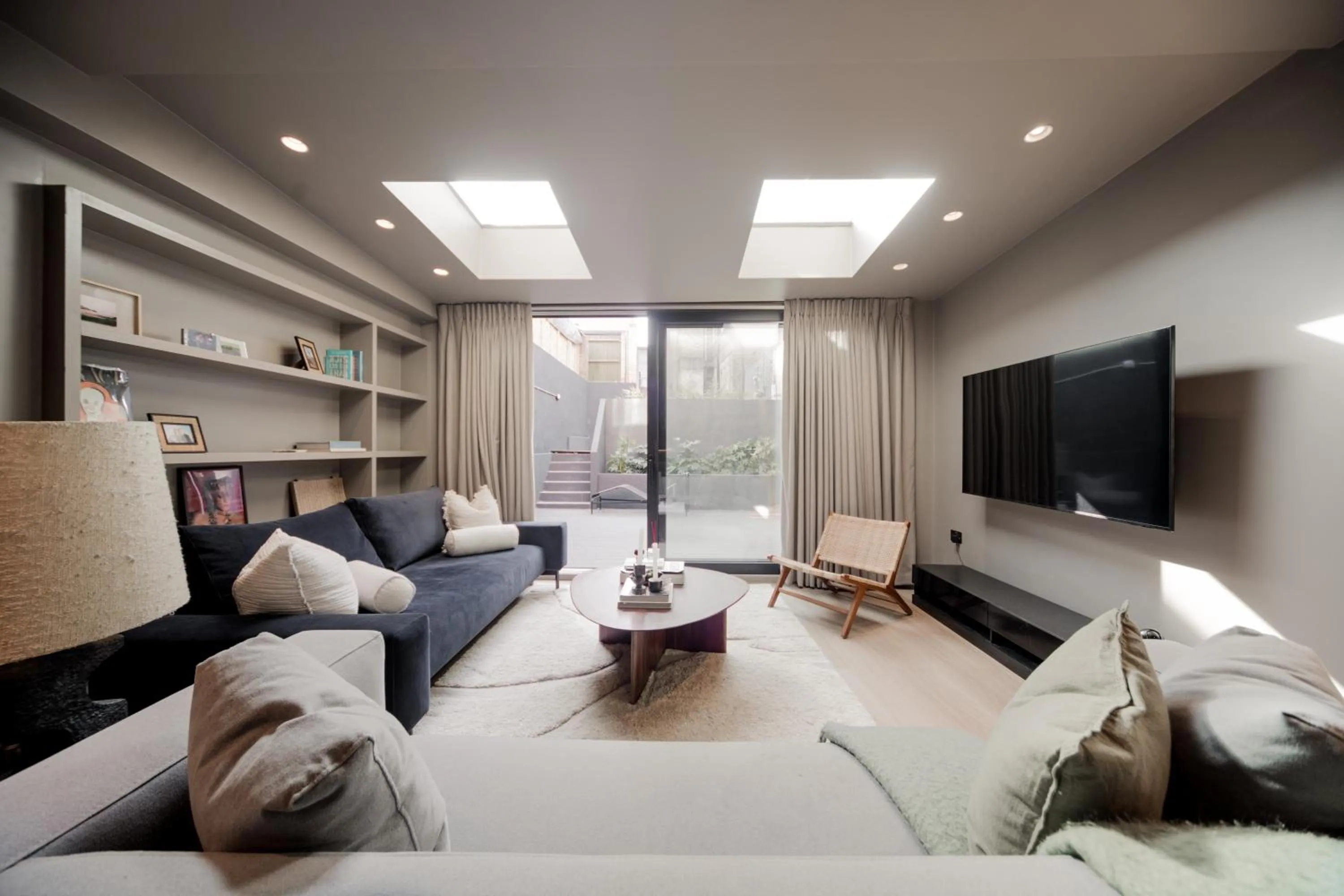 Communal lounge/ TV room in Kings House Apartments