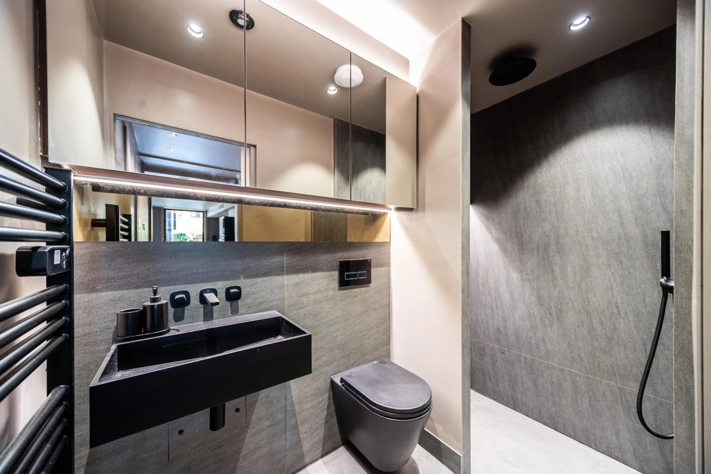 Kings House Apartments