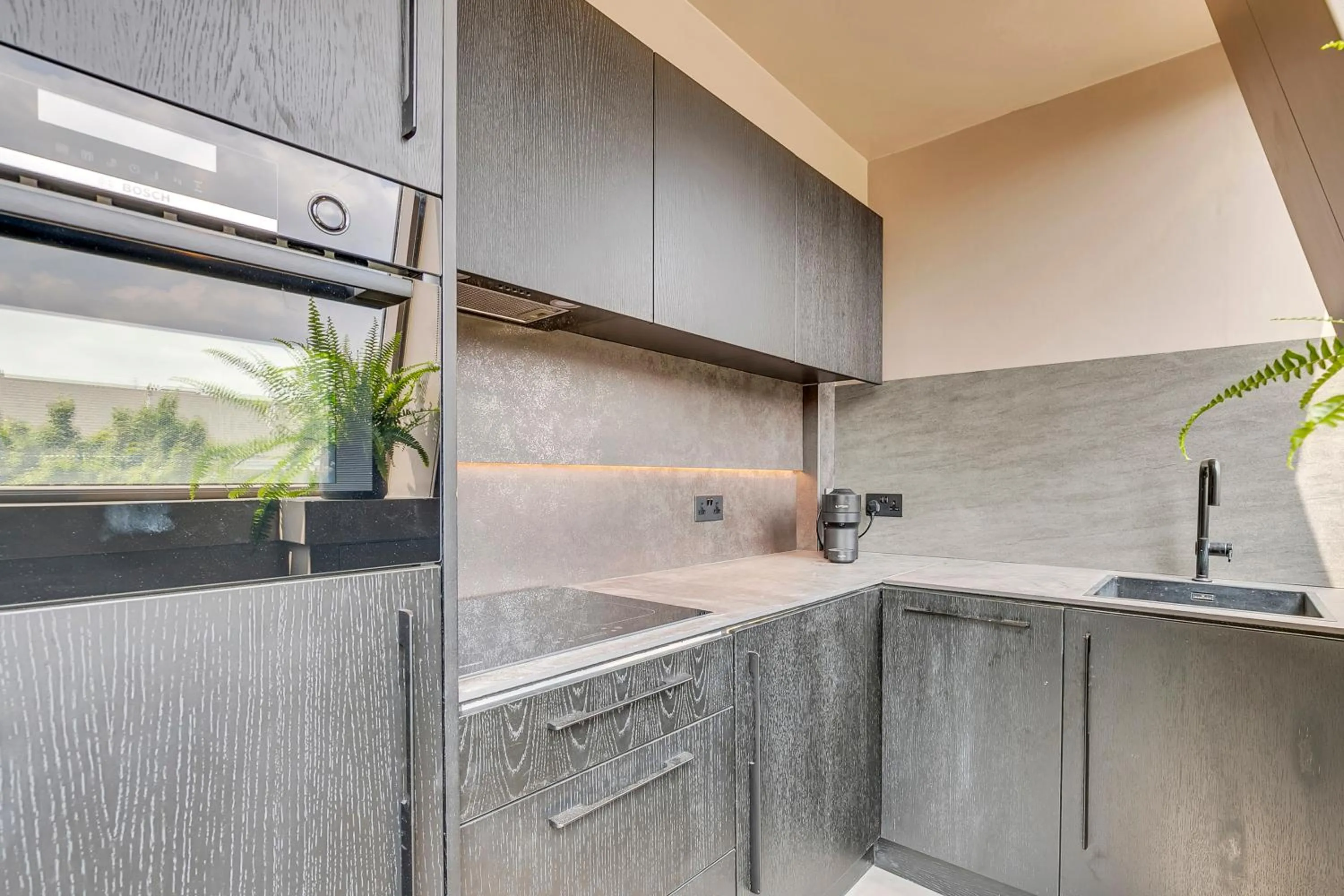Kitchen or kitchenette in Kings House Apartments