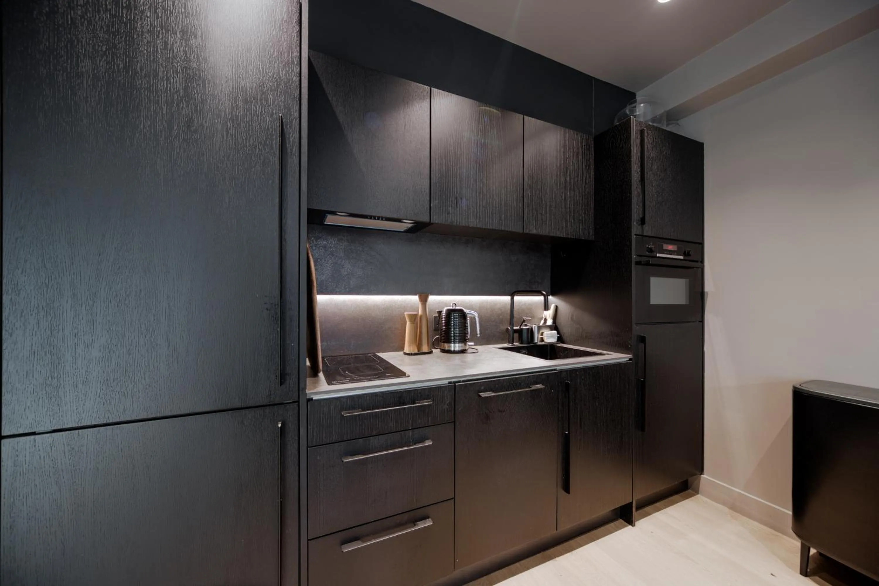 Kitchen or kitchenette in Kings House Apartments