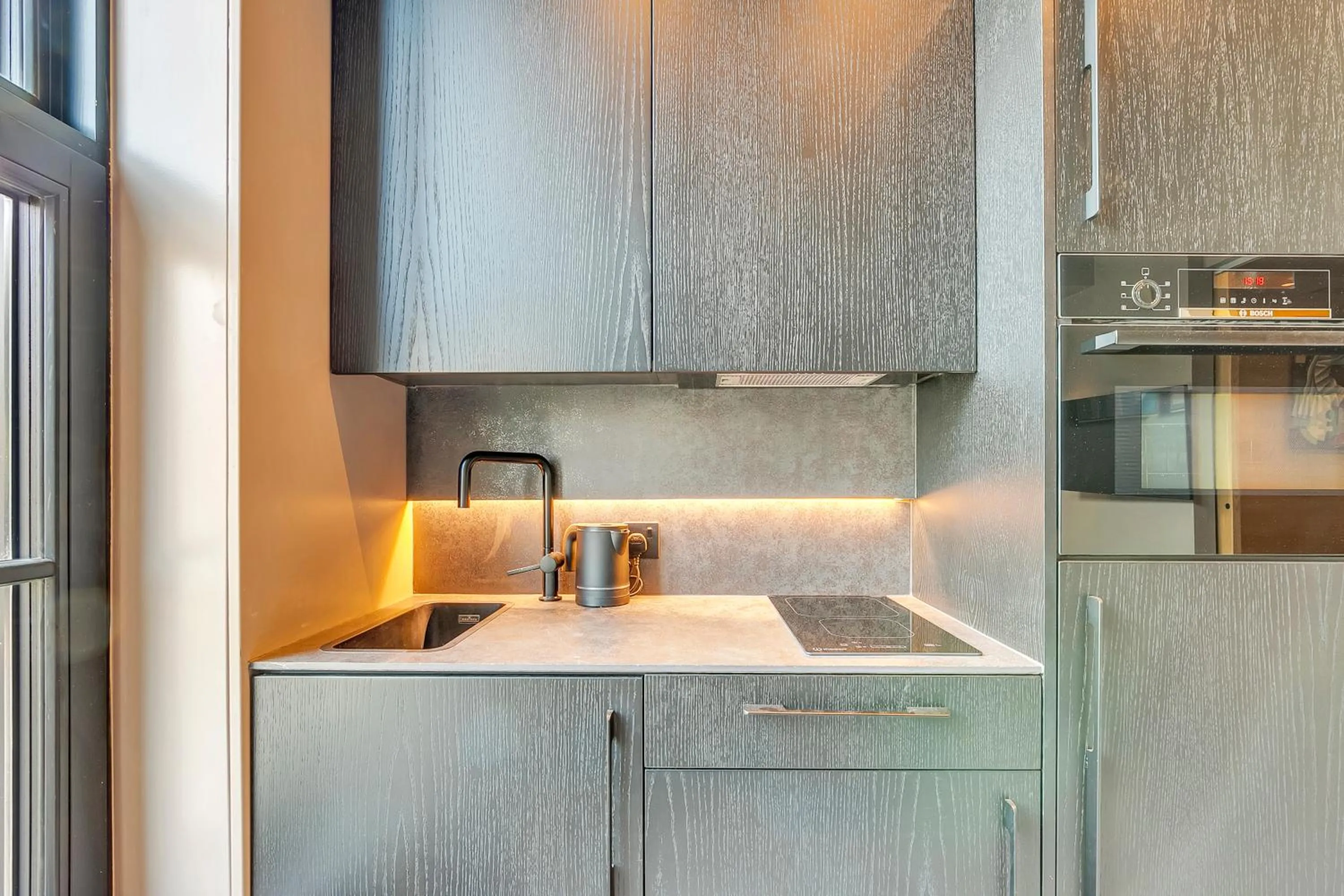 Kitchen or kitchenette in Kings House Apartments