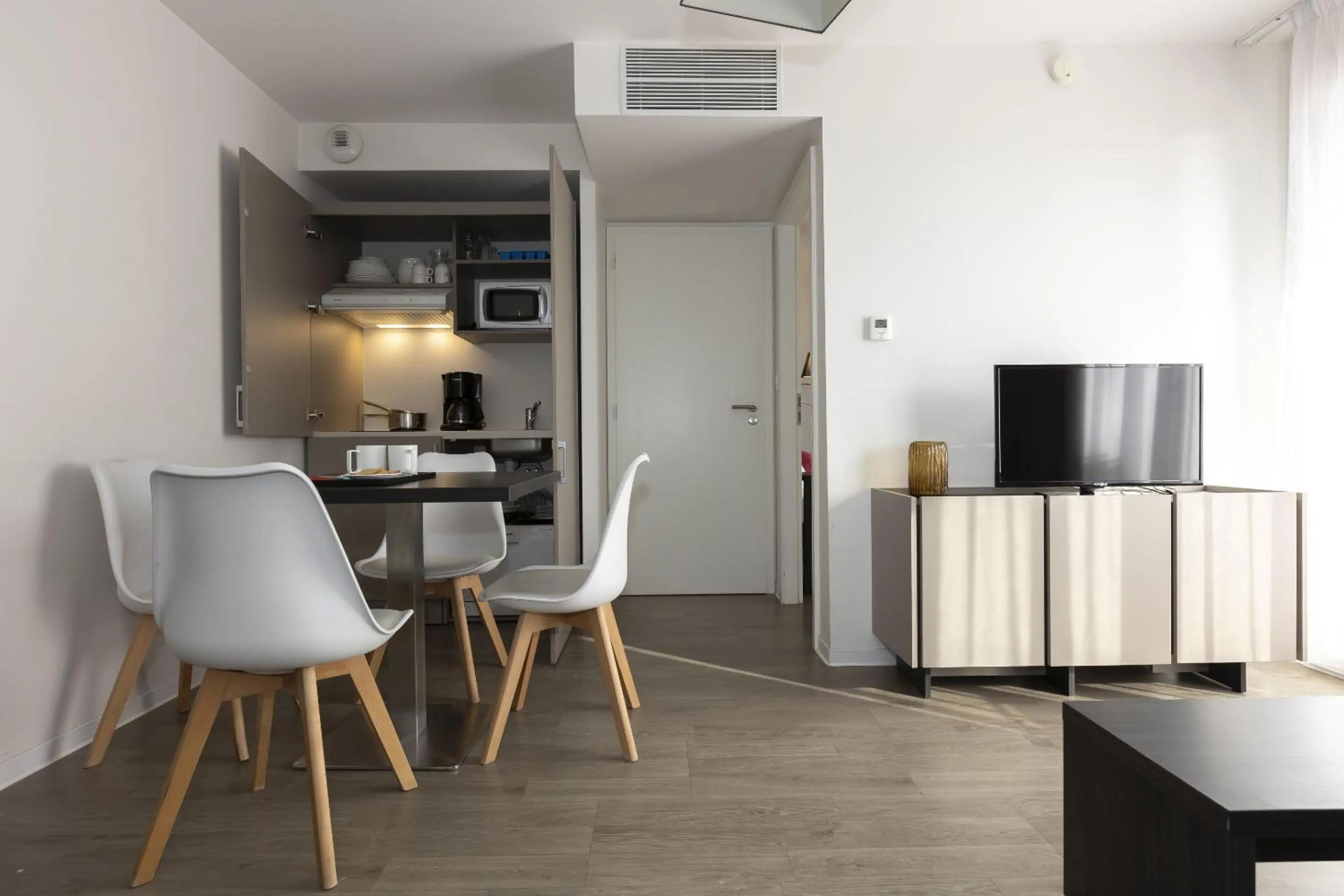 Kitchen or kitchenette in Appart Hotel Odalys City Colmar La Rose d'Argent