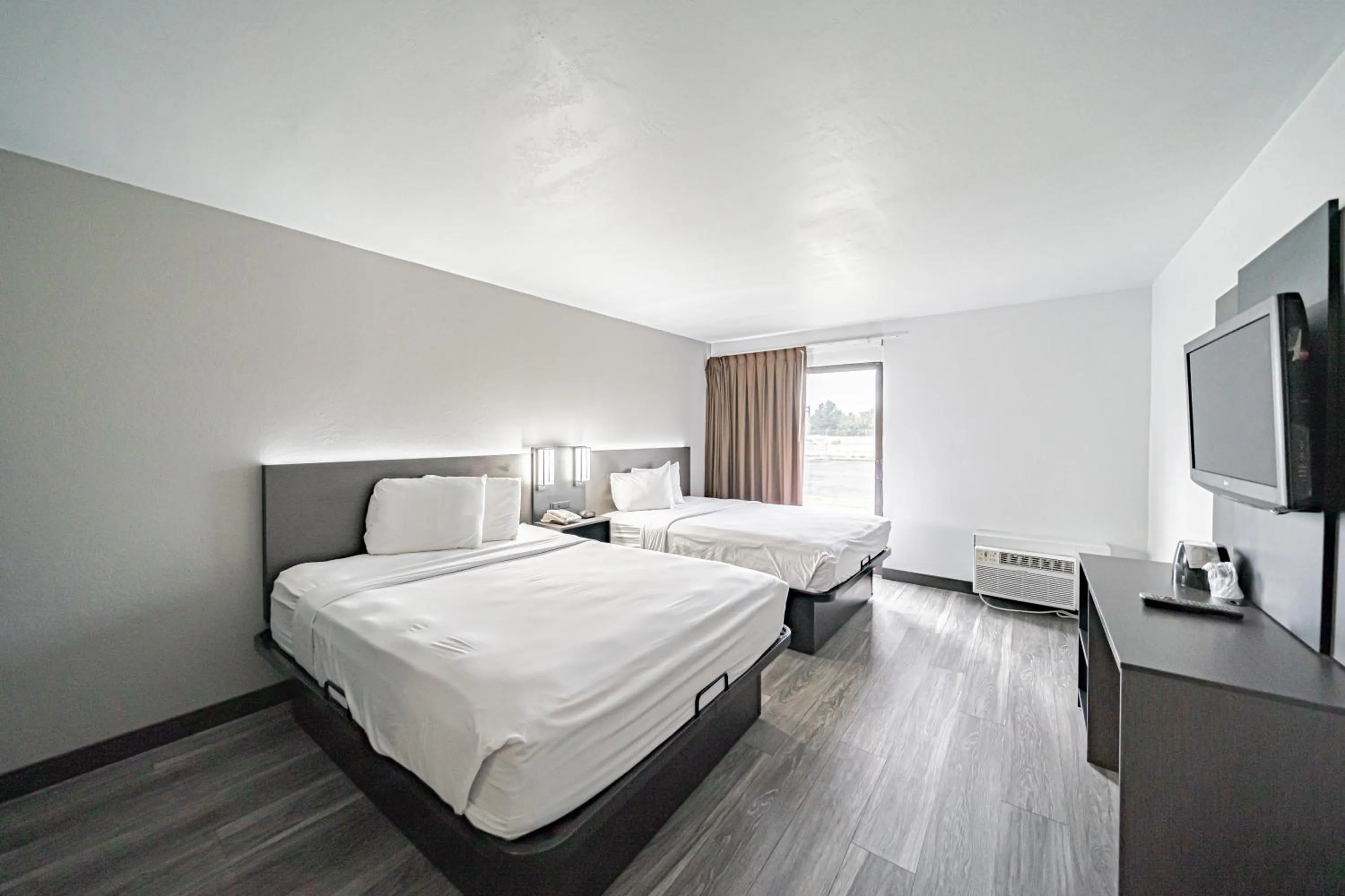 Bed in Studio 6 Pocatello, ID