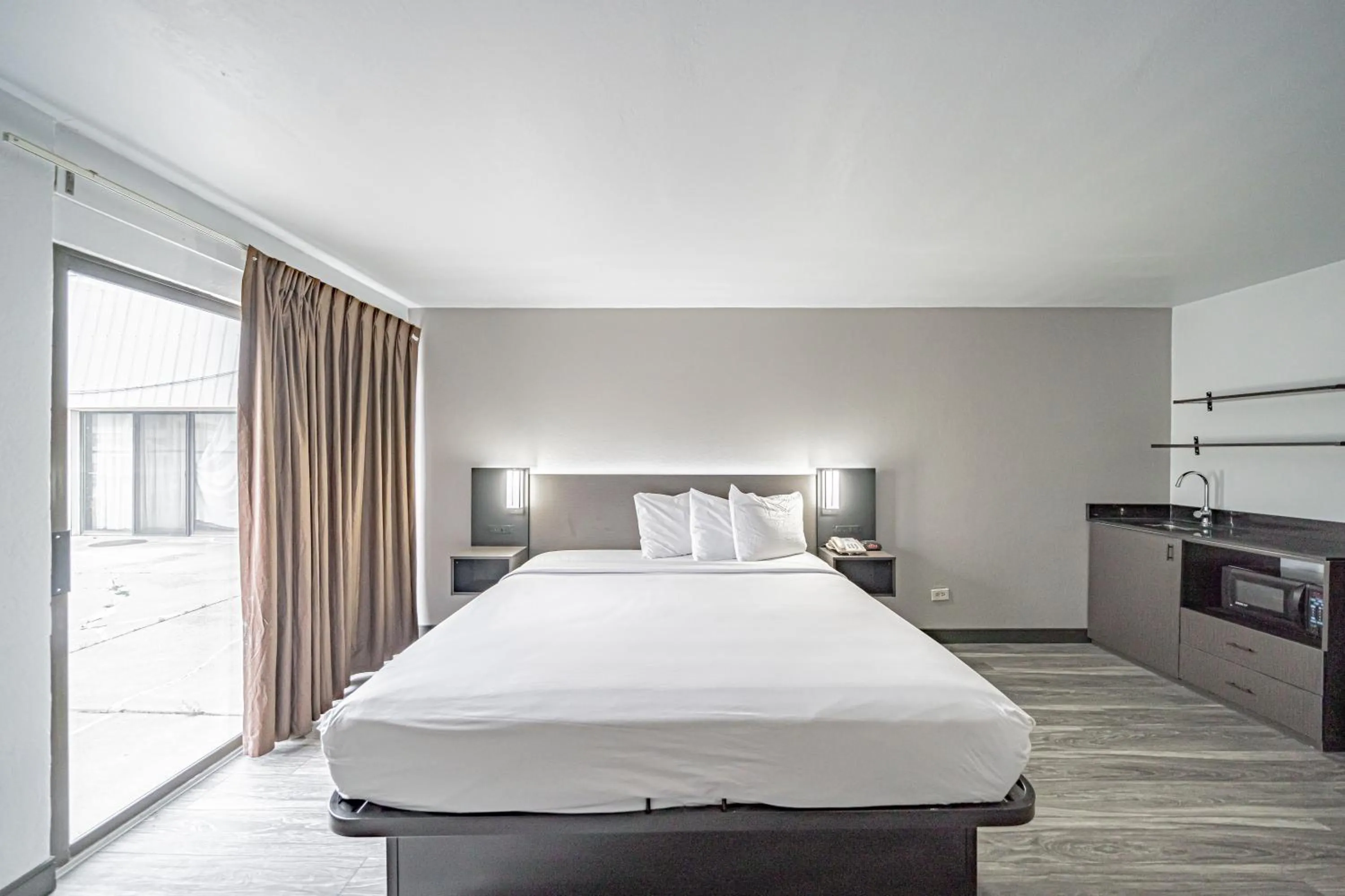 Bed in Studio 6 Pocatello, ID