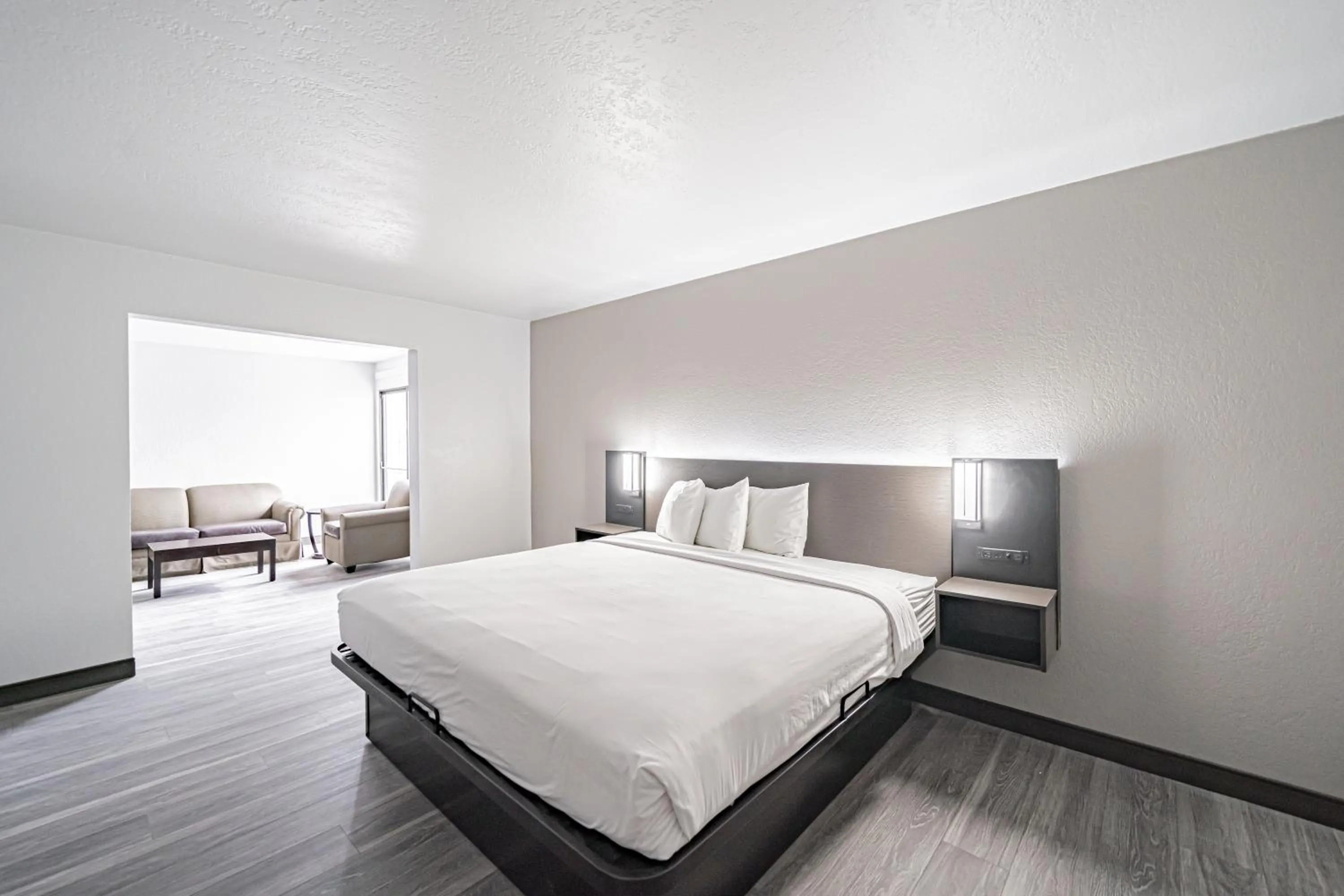 Bed in Studio 6 Pocatello, ID