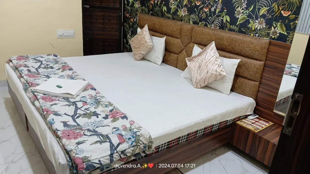 Bed in Hotel Ganga Sagar