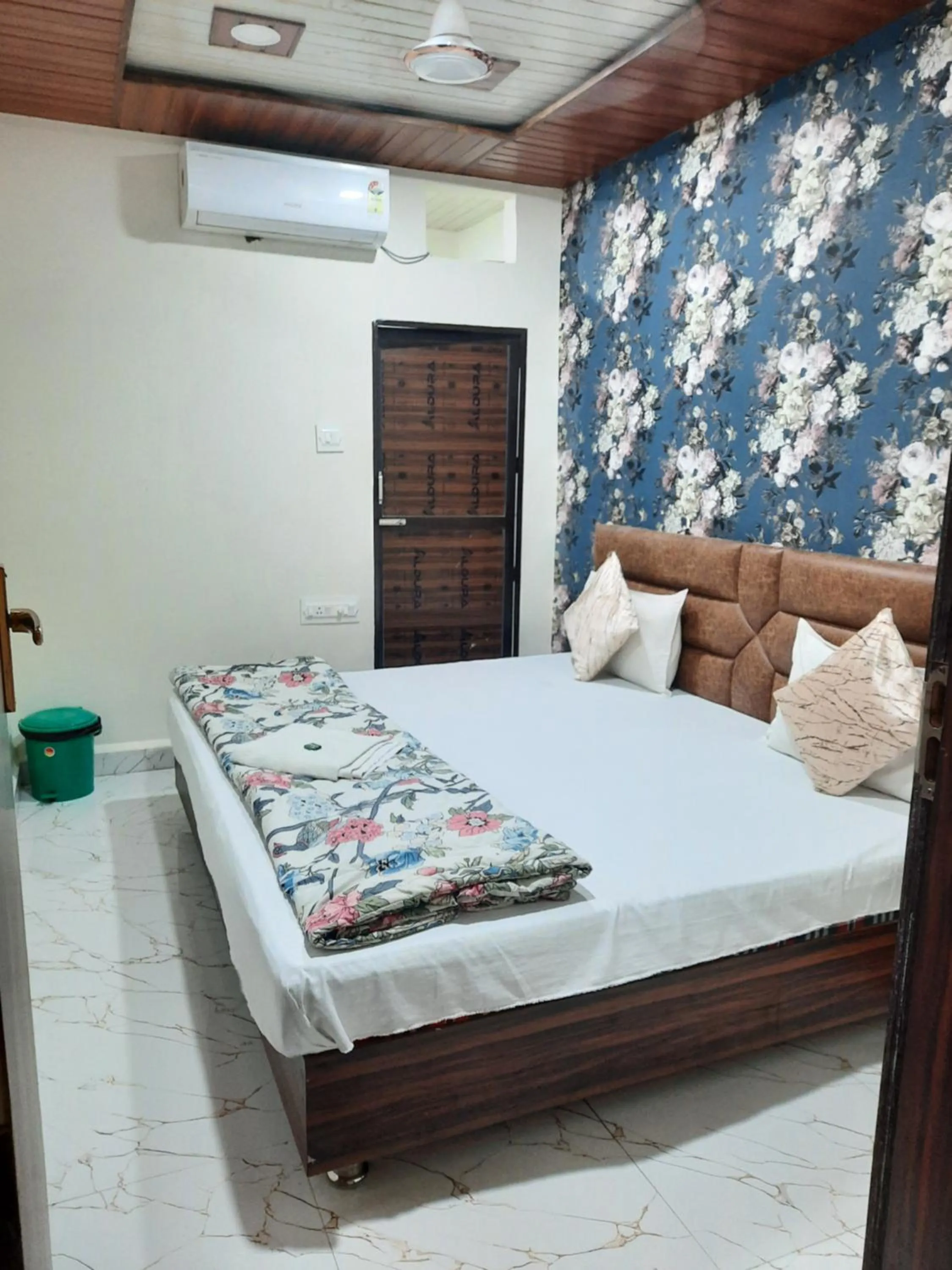 Bed in Hotel Ganga Sagar