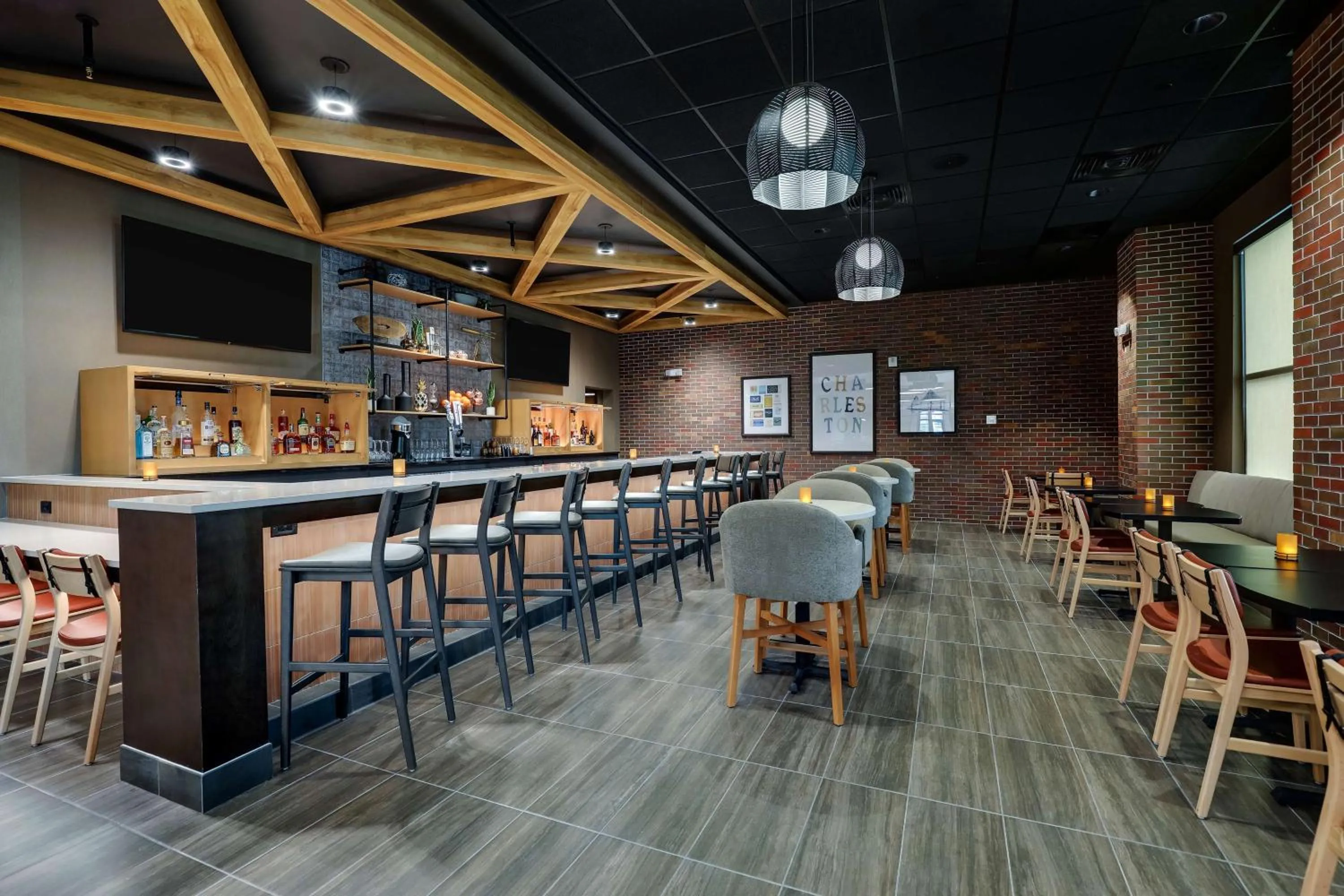 Lounge or bar in Drury Plaza Hotel North Charleston