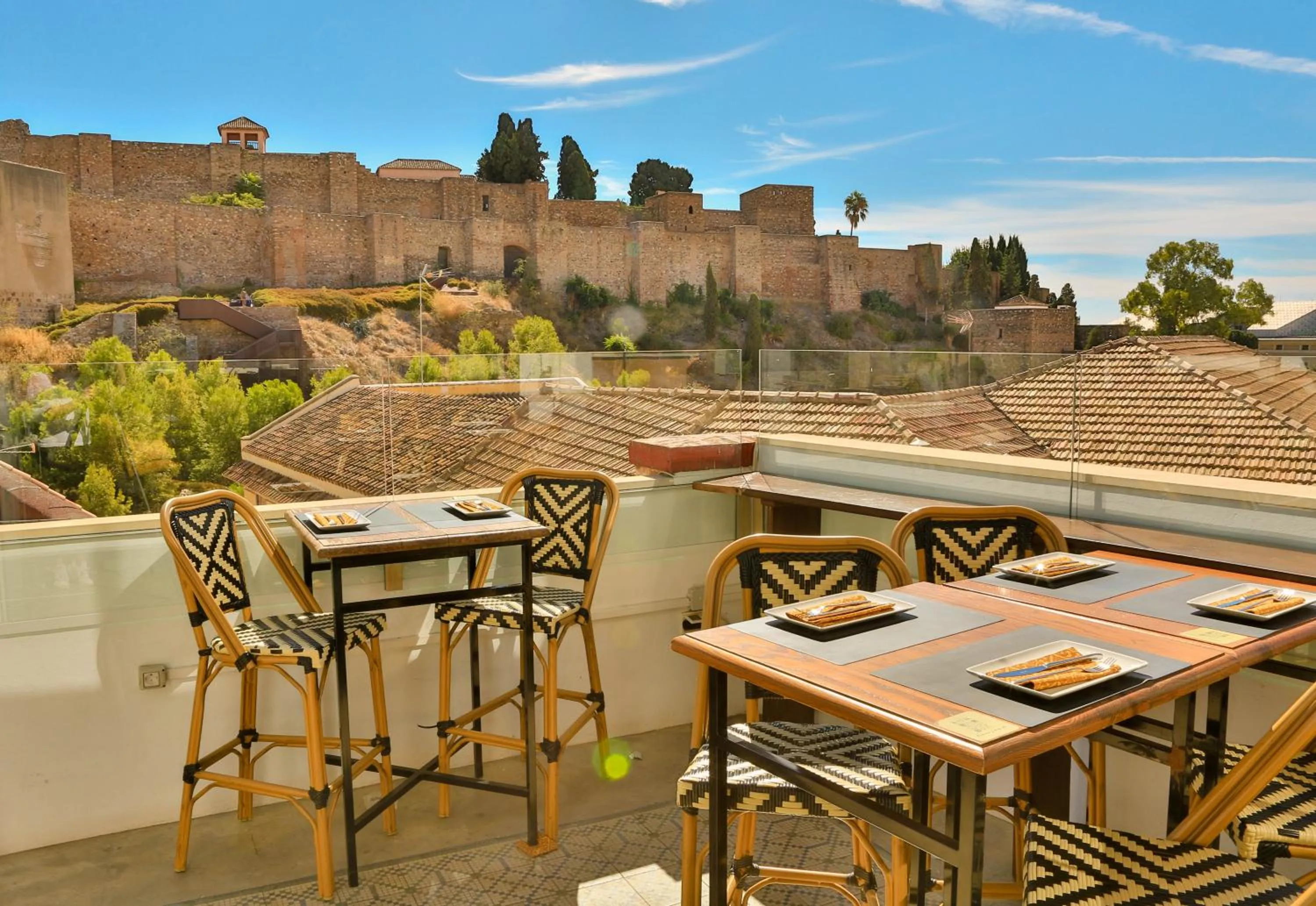 Restaurant/places to eat in Alcazaba Premium Hotel
