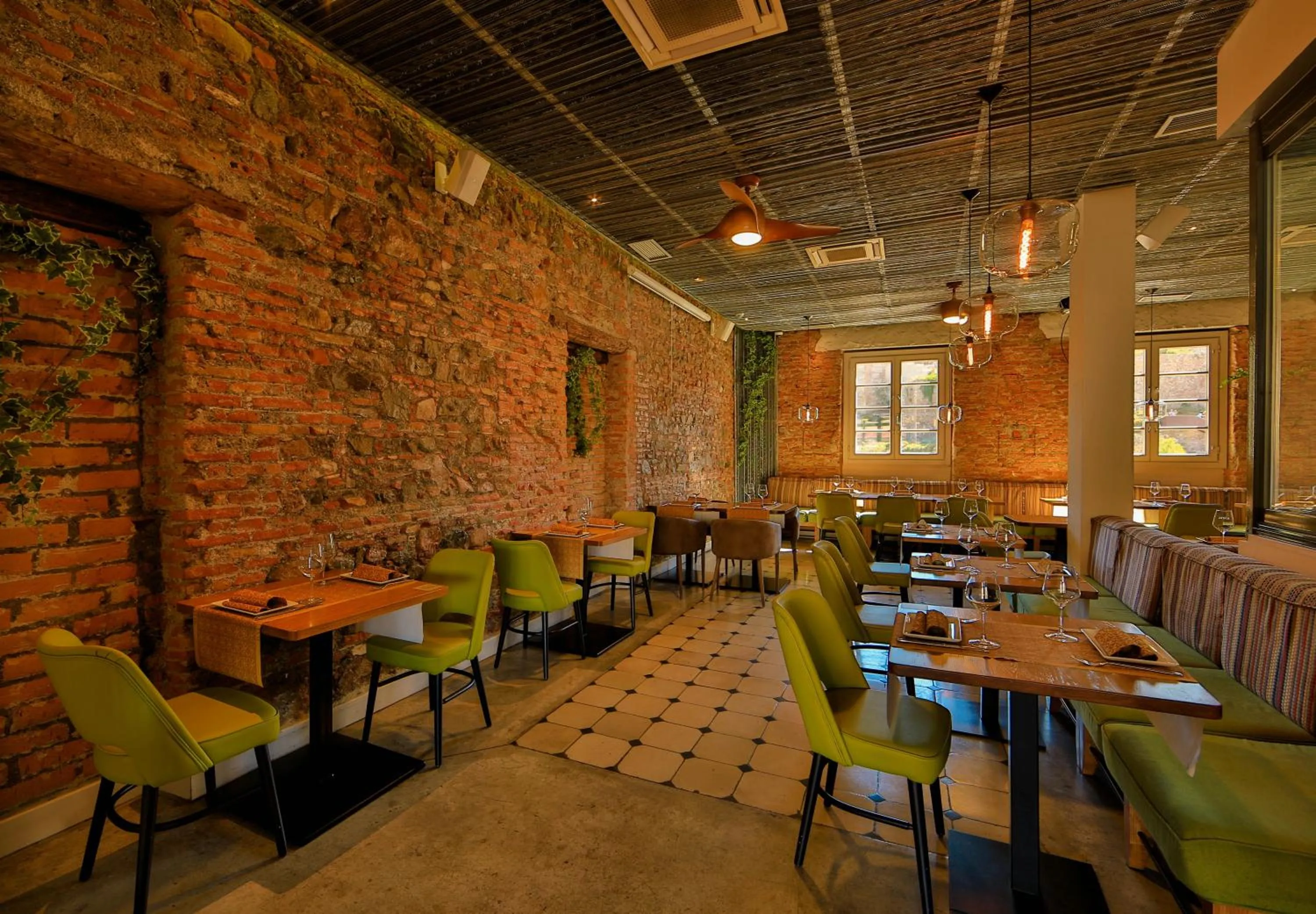 Restaurant/places to eat in Alcazaba Premium Hotel