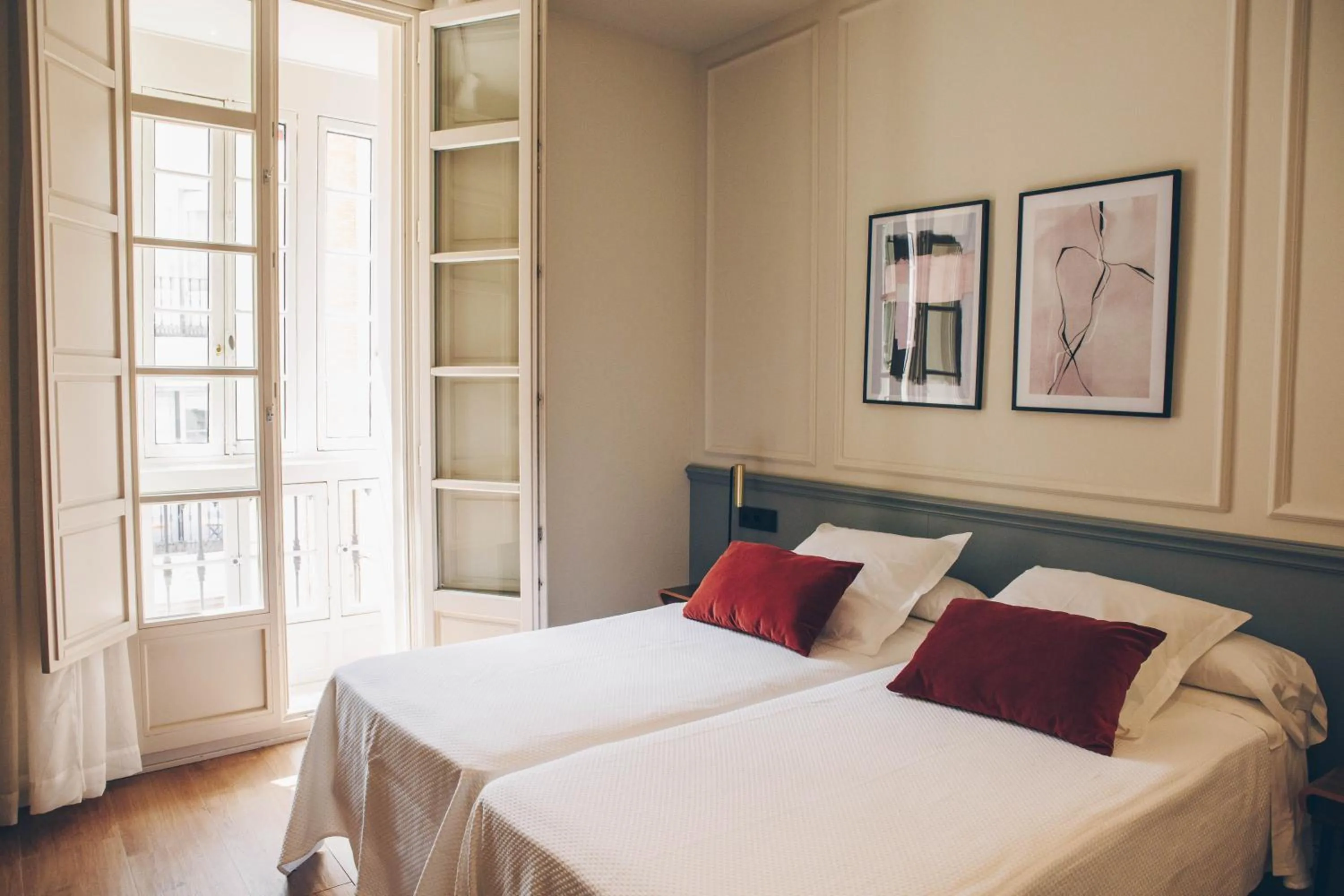 Bed in Alcazaba Premium Hotel