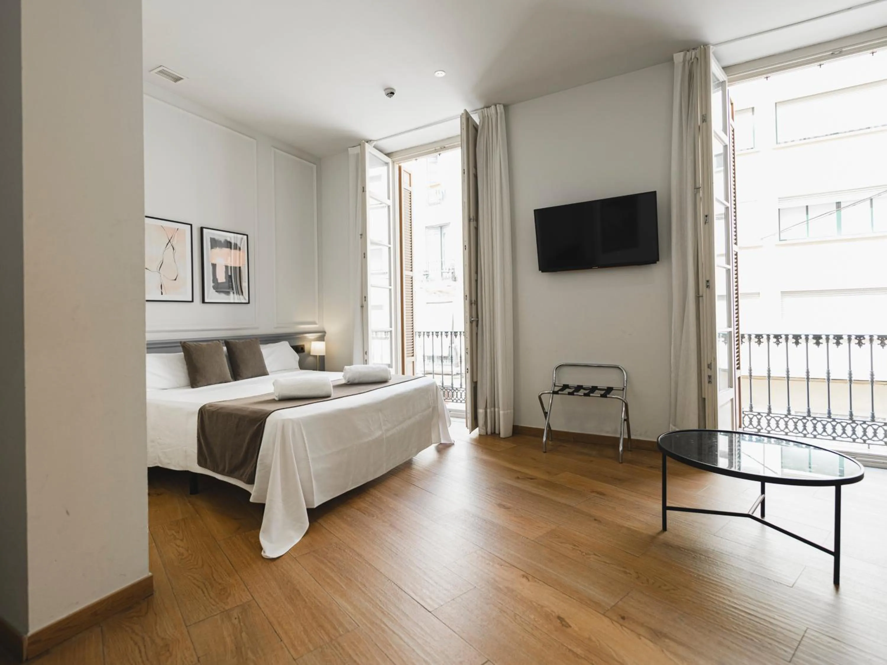 TV and multimedia, Bed in Alcazaba Premium Hotel