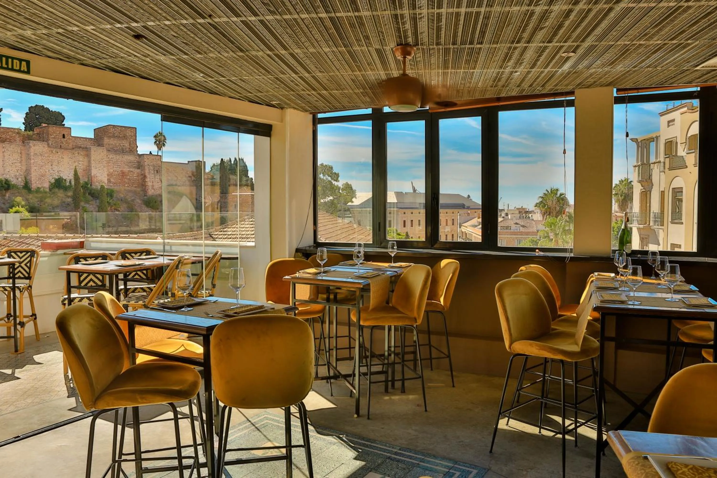 Restaurant/places to eat in Alcazaba Premium Hotel