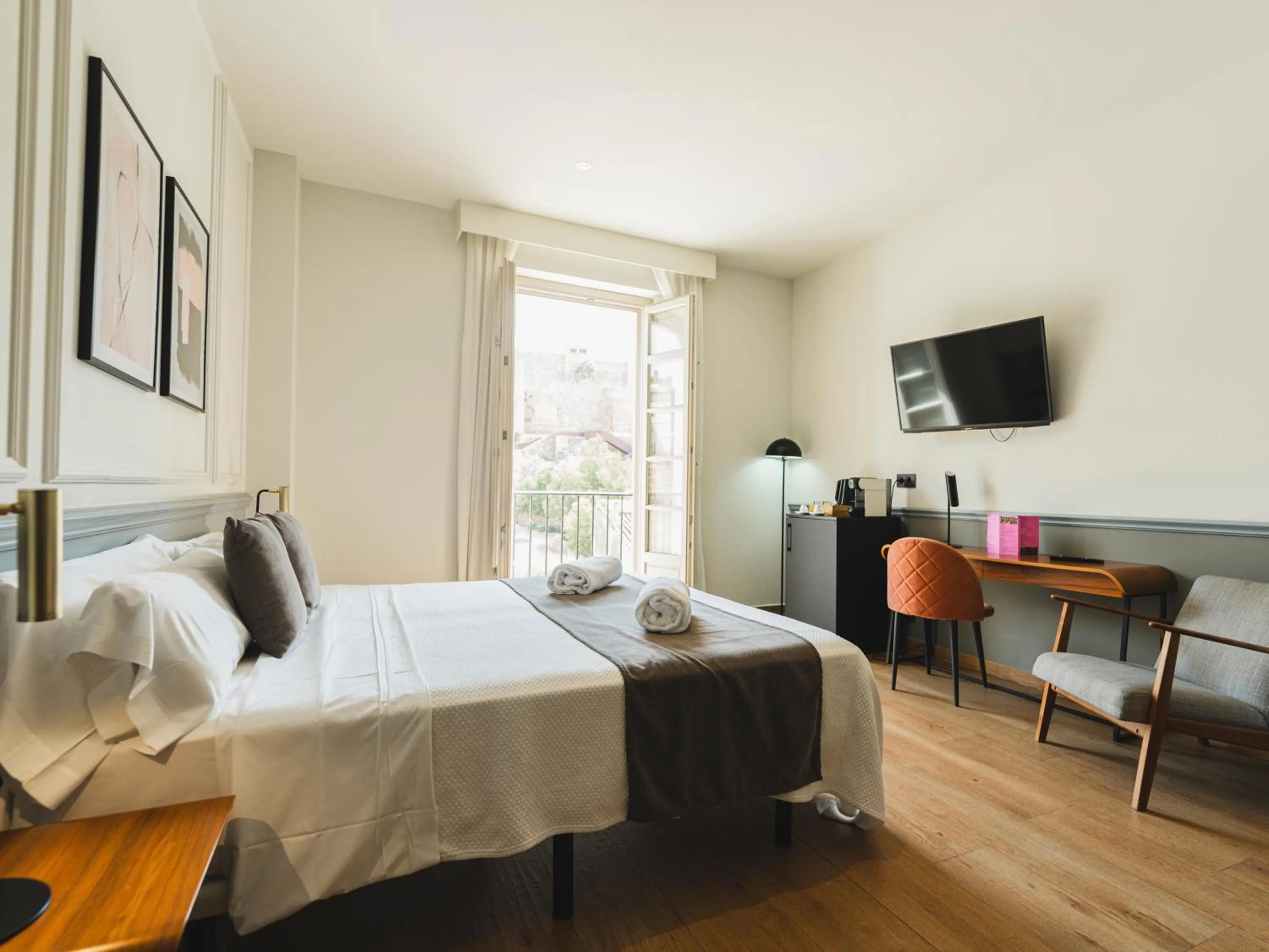 Bed in Alcazaba Premium Hotel