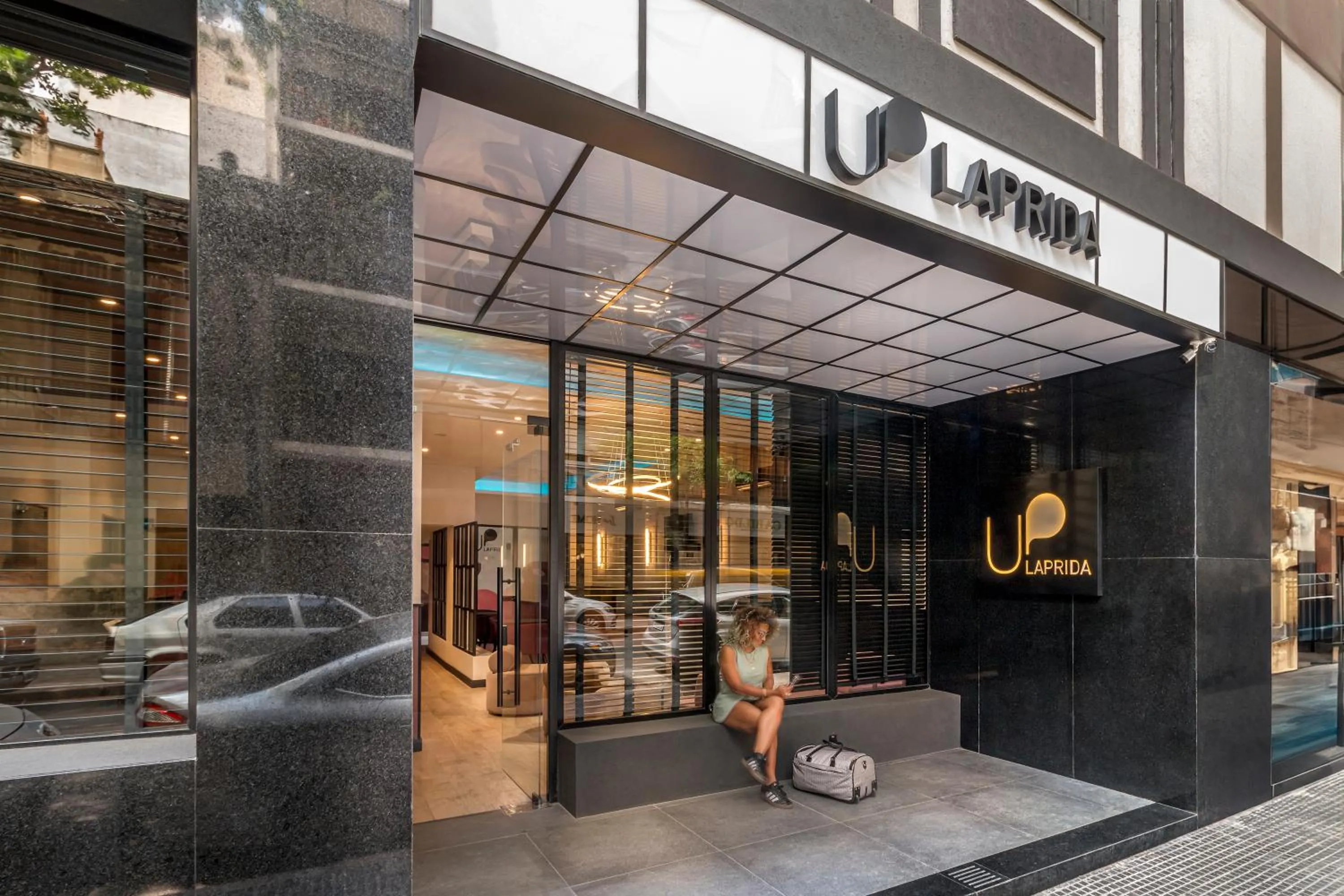 Facade/entrance in Up Laprida