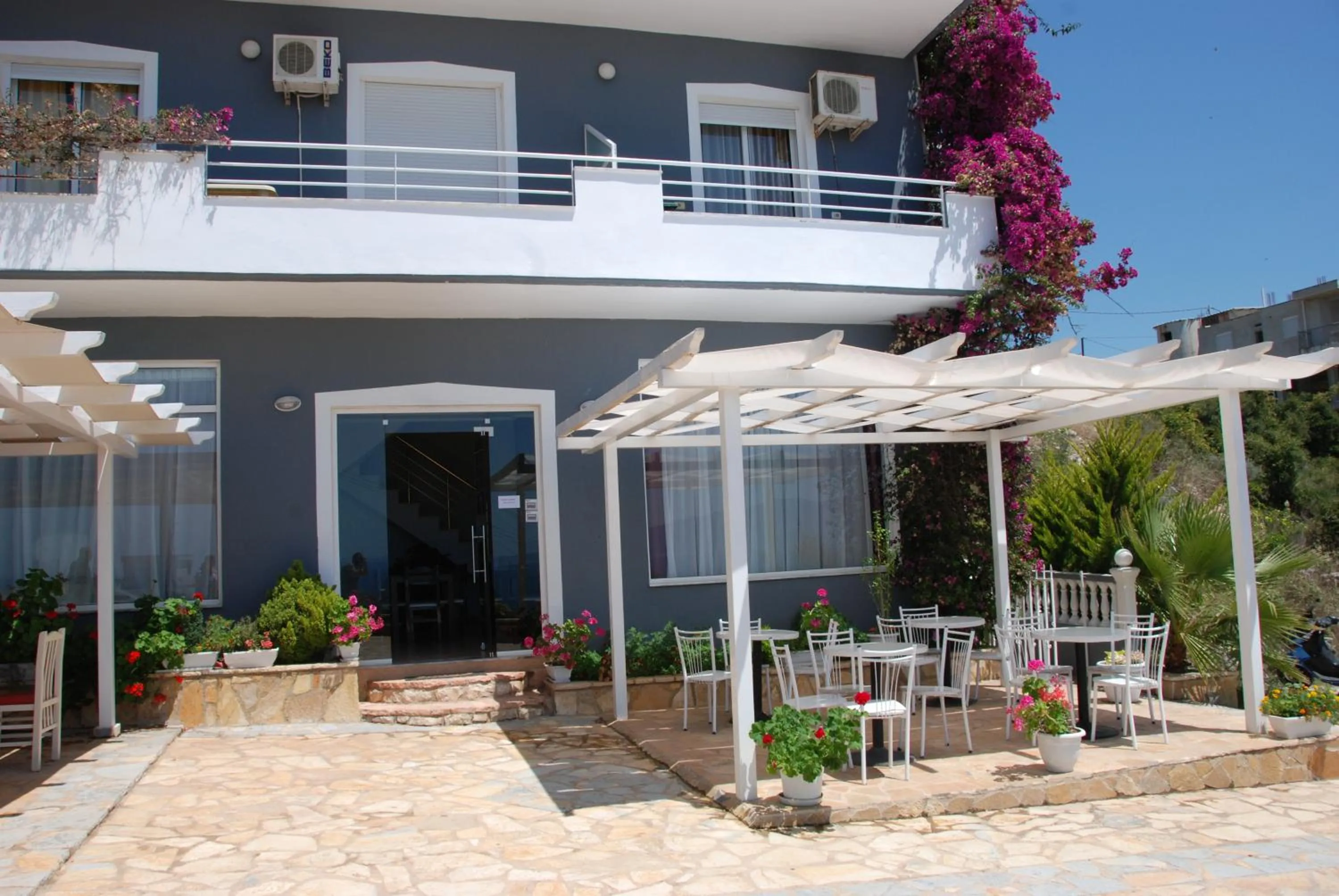 Property building in Villa Doka