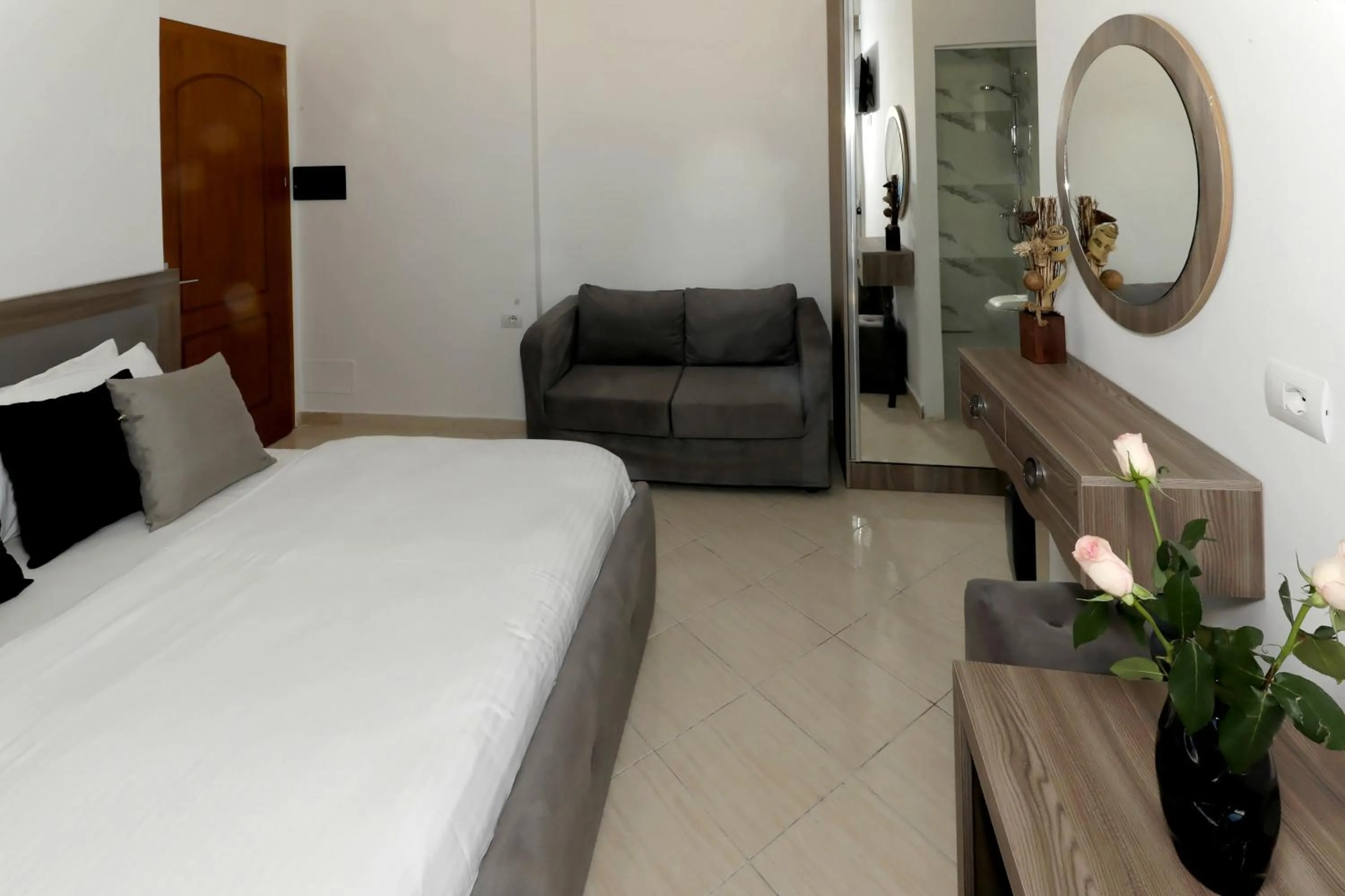 Photo of the whole room in Villa Doka