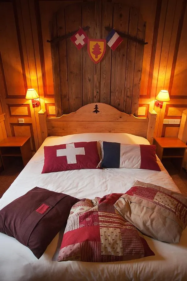 Bed in Logis hôtel Arbez Franco Suisse