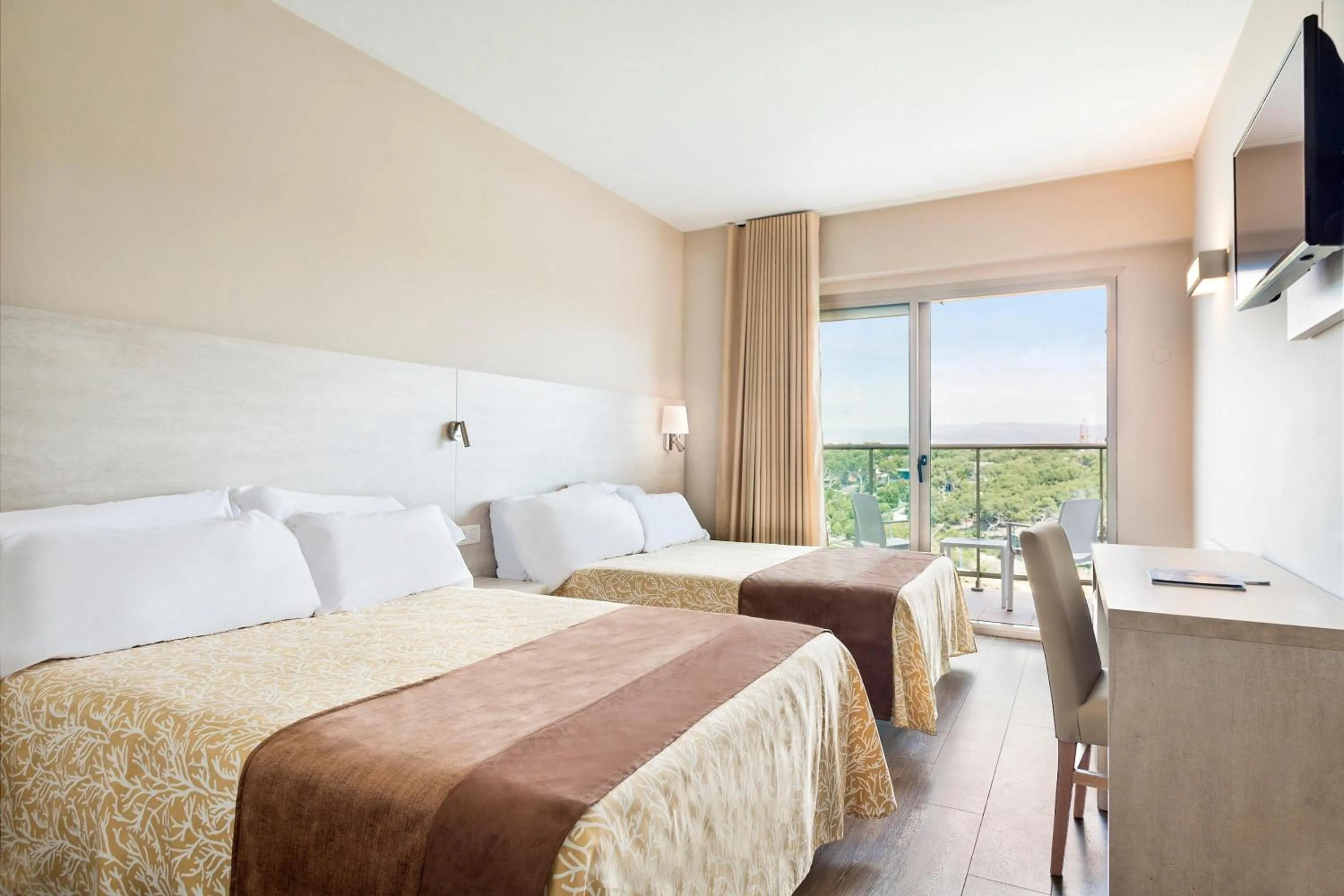 Photo of the whole room, Bed in Hotel Best Negresco