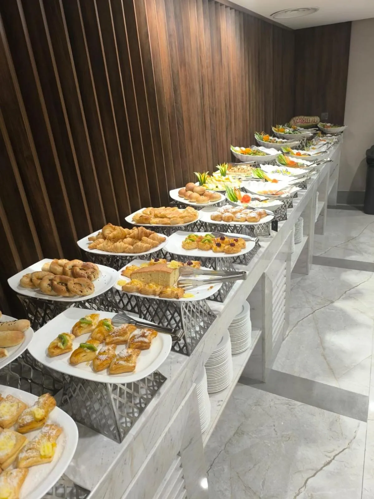 Buffet breakfast in Nasamat Makkah Hotel