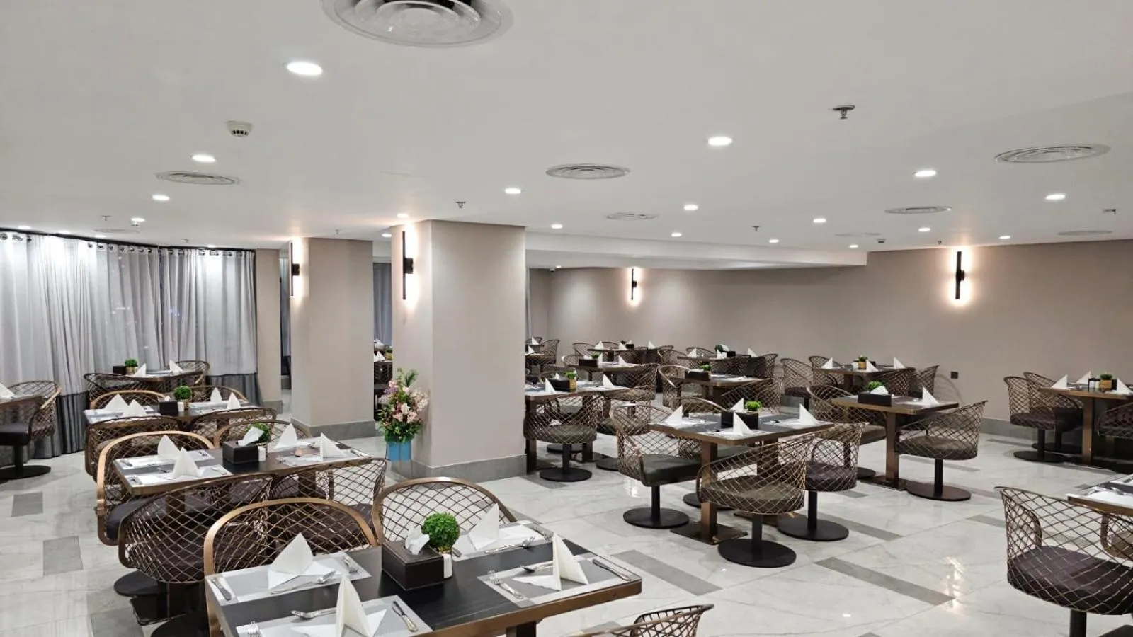 Restaurant/places to eat in Nasamat Makkah Hotel