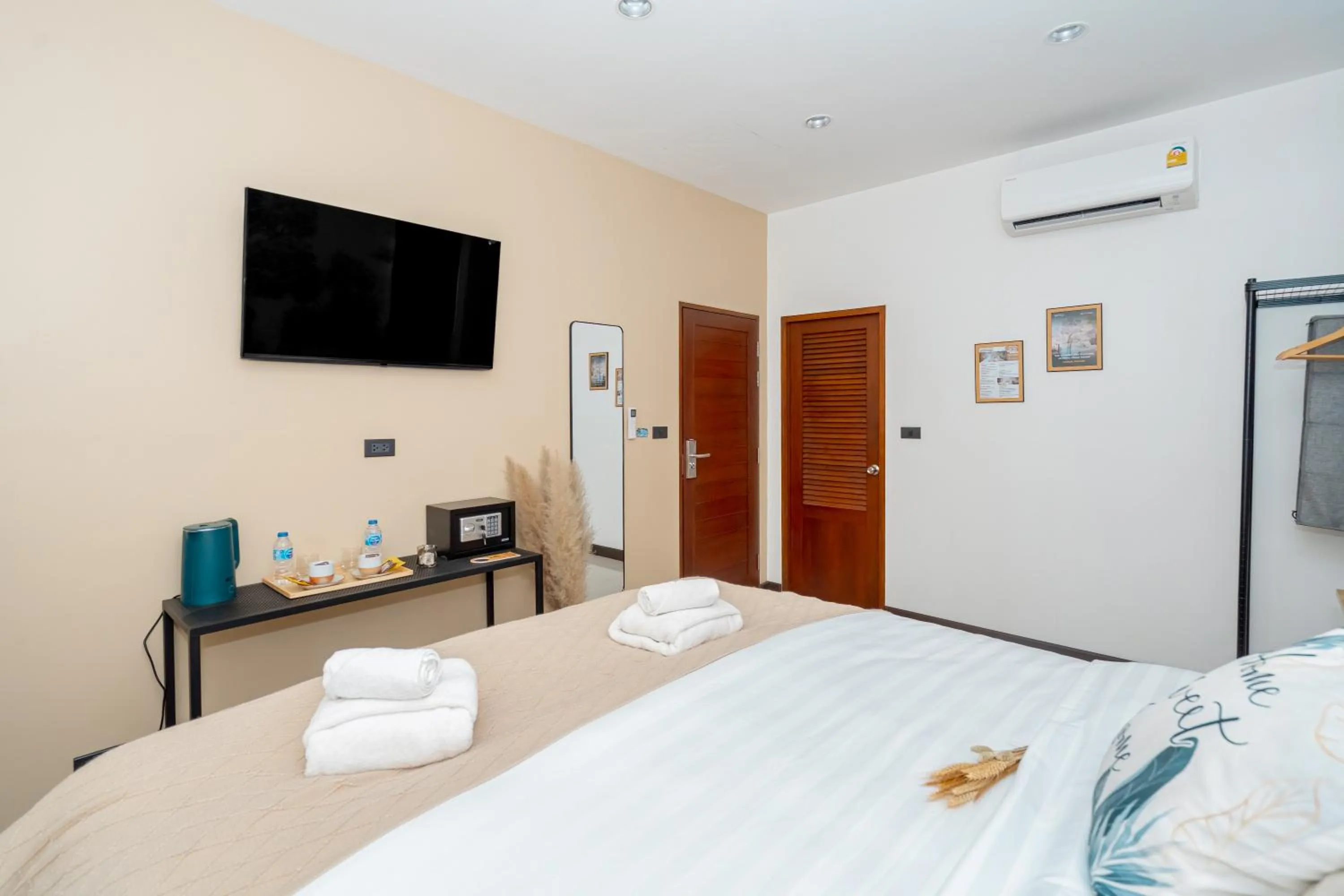 Photo of the whole room, Bed in Mitsu Guesthouse