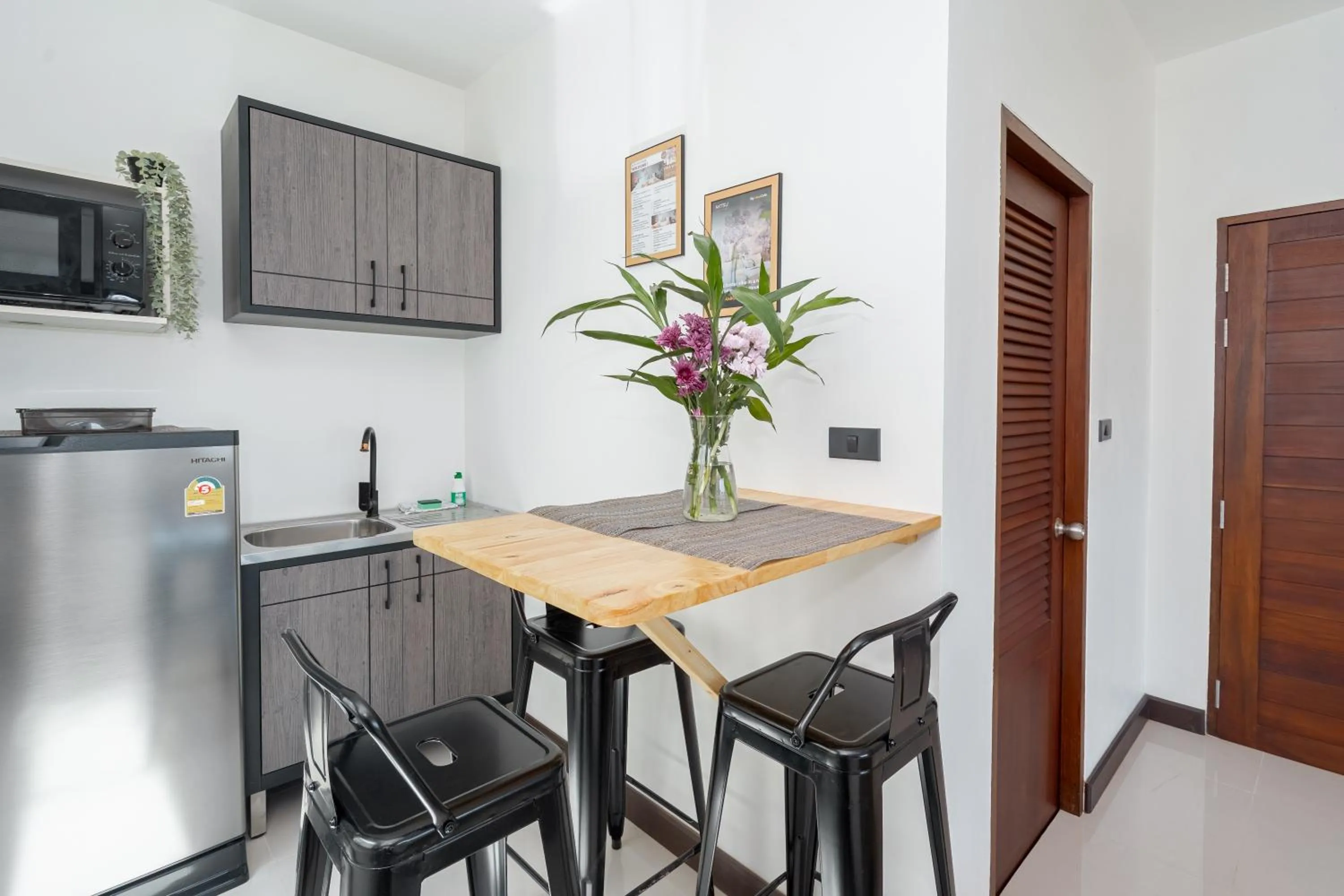 Kitchen or kitchenette in Mitsu Guesthouse