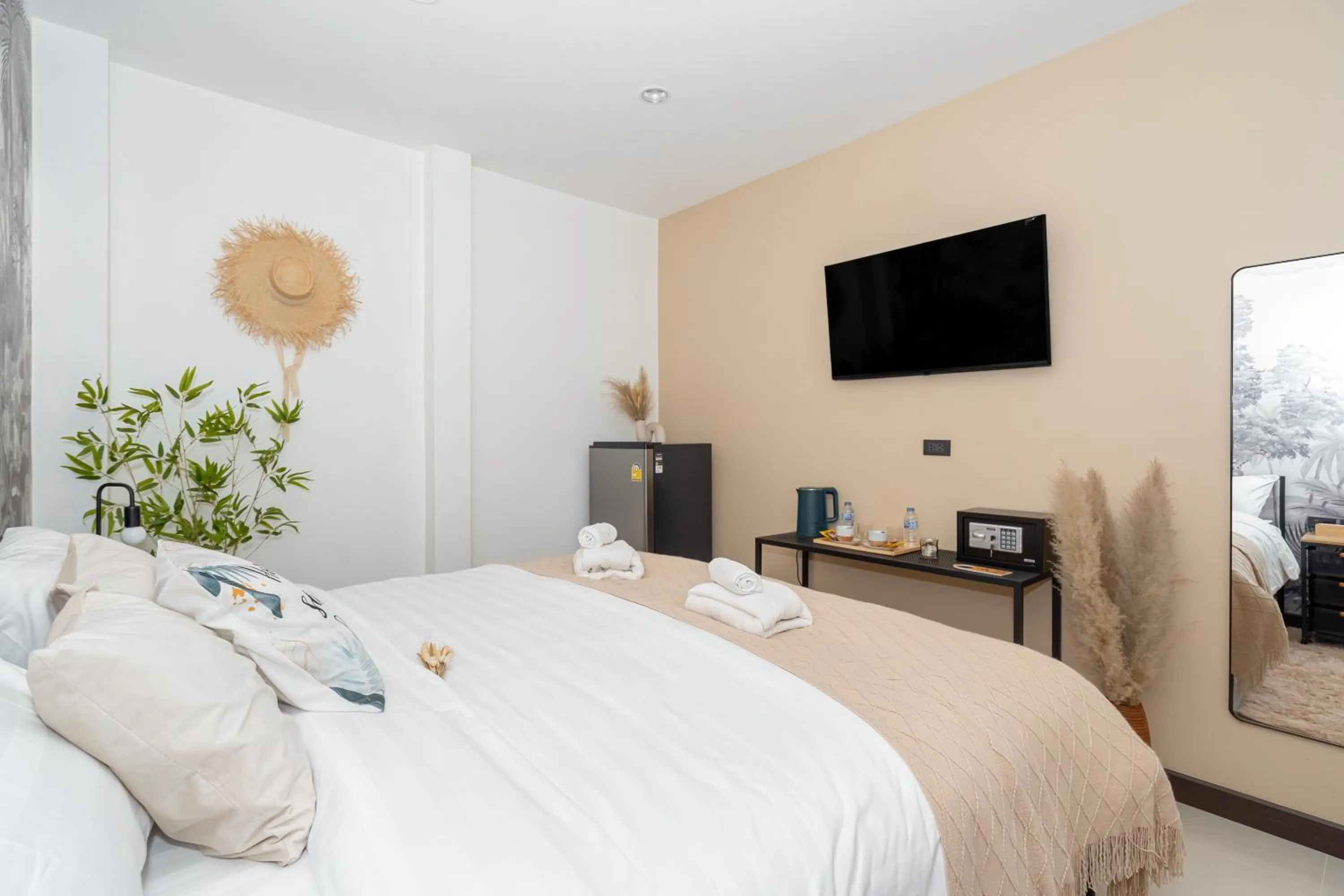 Photo of the whole room, Bed in Mitsu Guesthouse