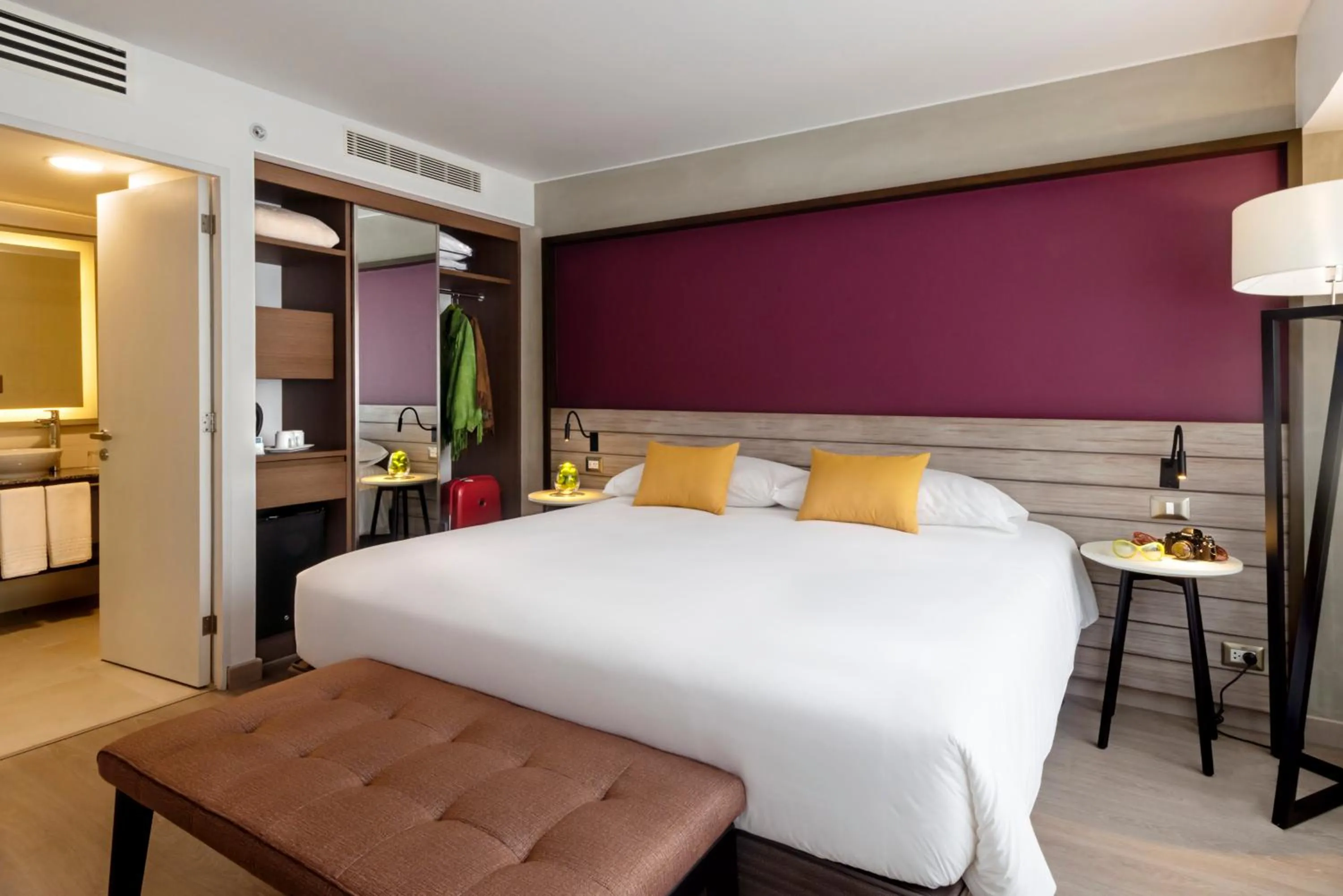 Photo of the whole room in Mercure Ariosto Lima